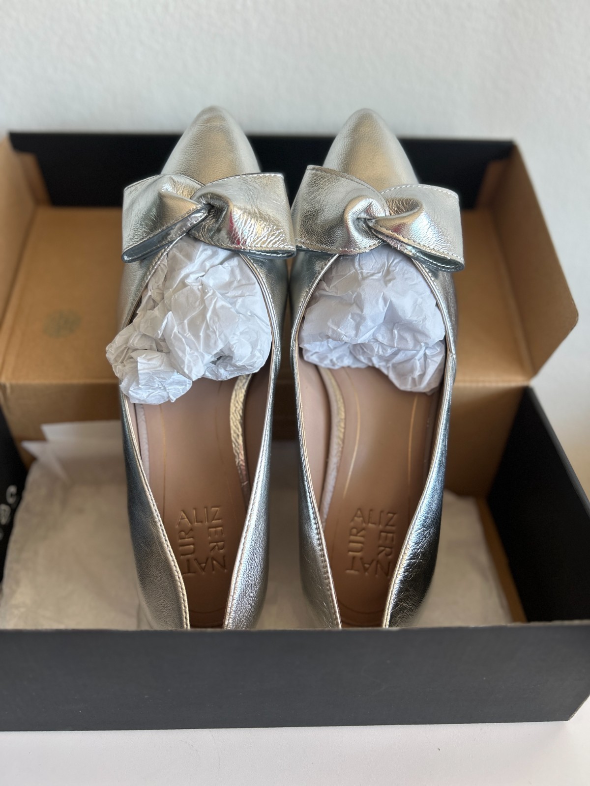 Naturalizer Women Silver Leather Havana Bow Flat Dress Shoes NEW Size 7.5 Wide