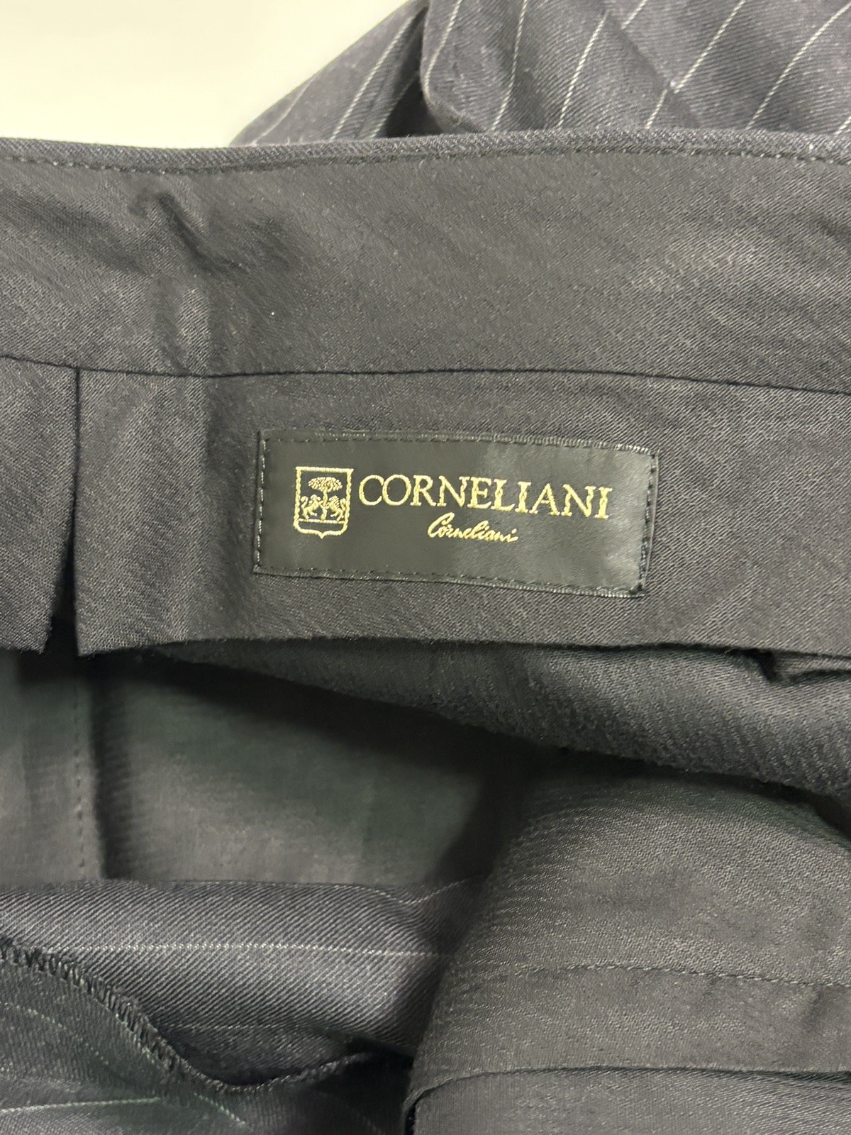 Corneliani Italy Super Fine Wool Suit 48L EU 58 Graphite Pinstripe Luxury