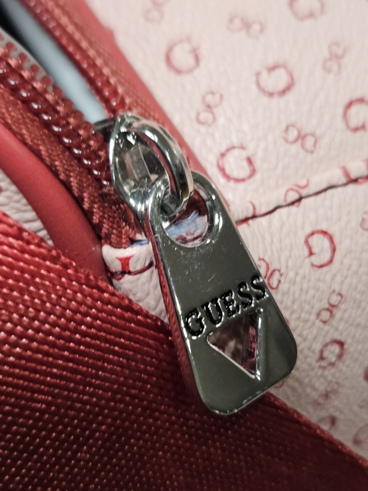 GUESS NEW Lux Lunch Box Insulated Burnaby Travel Red Mo.RCK9834069