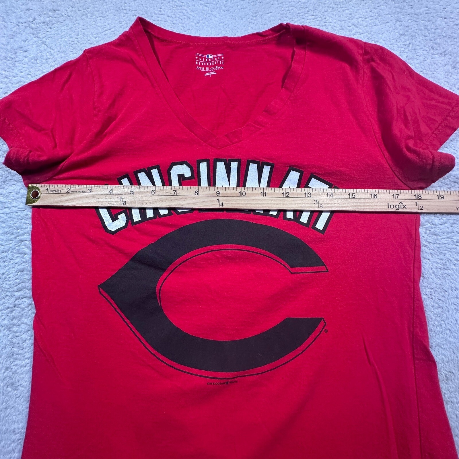 5th & Ocean Cincinnati Reds T-Shirt Women Large Red V-Neck MLB Graphic Tee