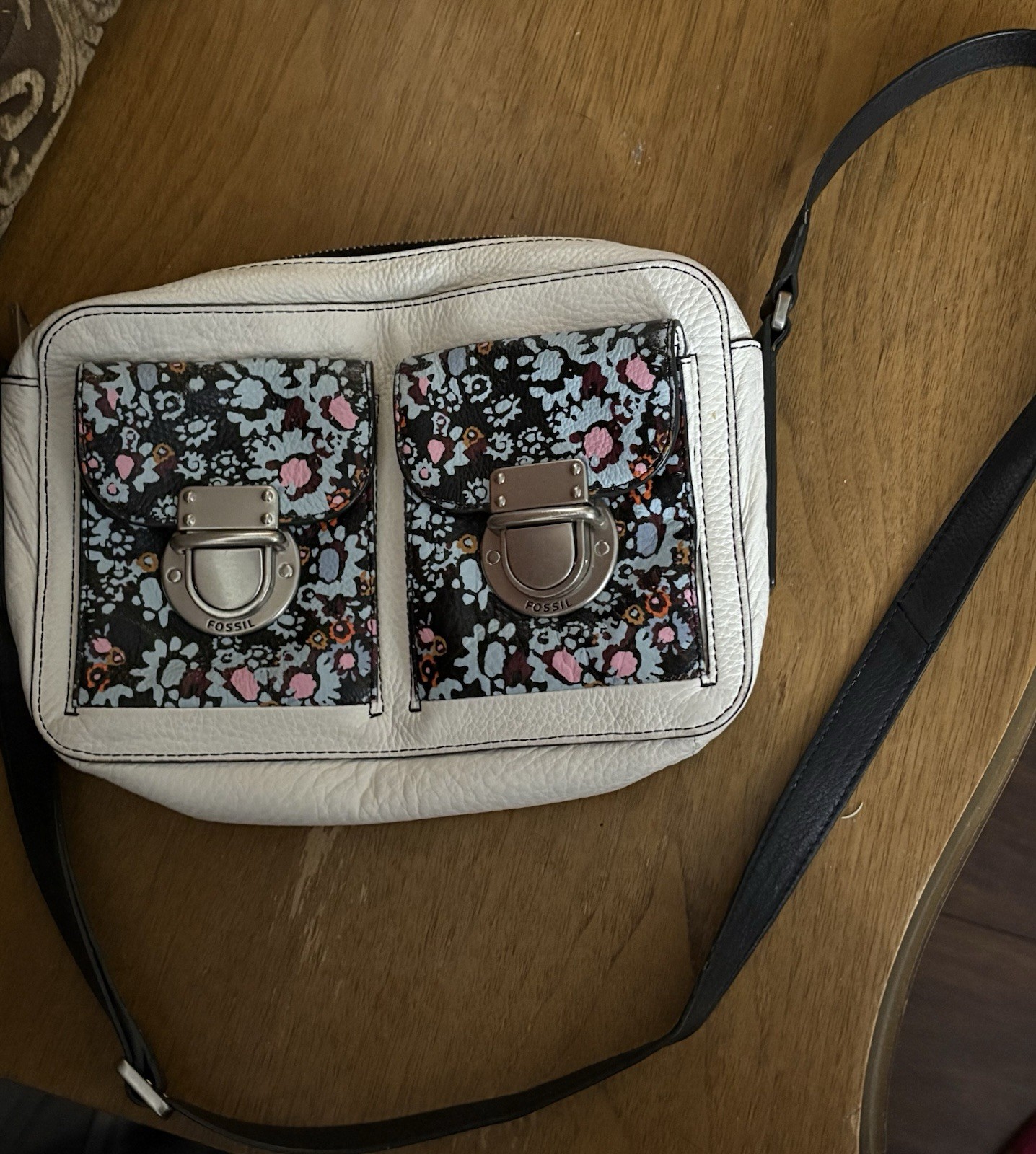 Clean Fossil White Leather Crossbody Purse with Push Lock Pockets
