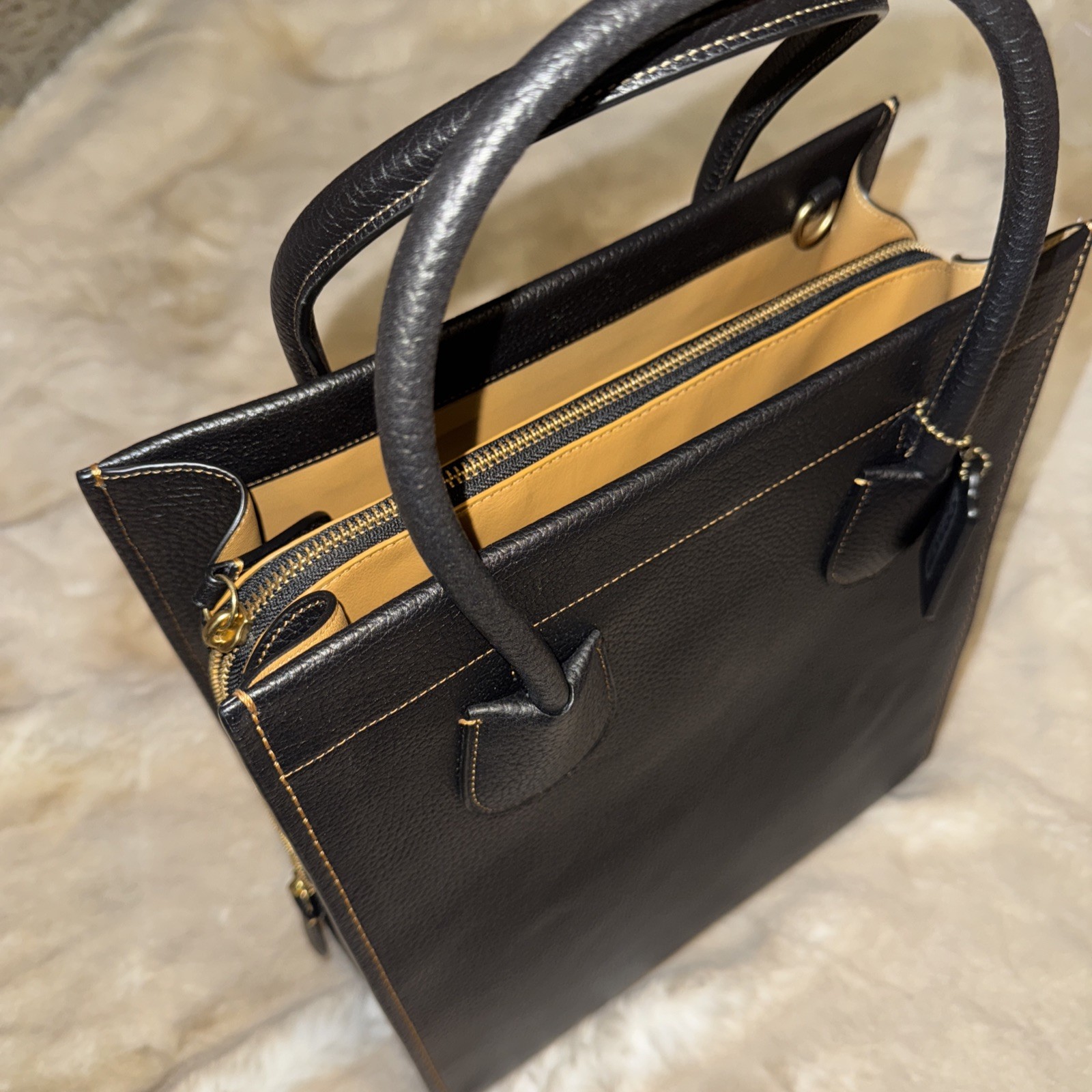 Coach 879 Glove-tanned Pebble Leather Cashin Tote 2 Black BNWT