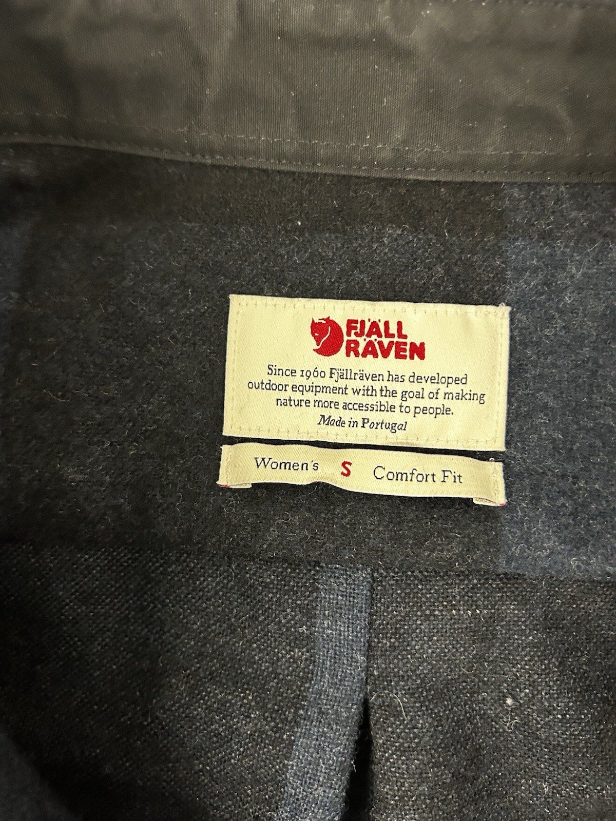 Fjallraven Women’s Wool Blend Jacket Size Small Black Button Front Outdoor Shirt