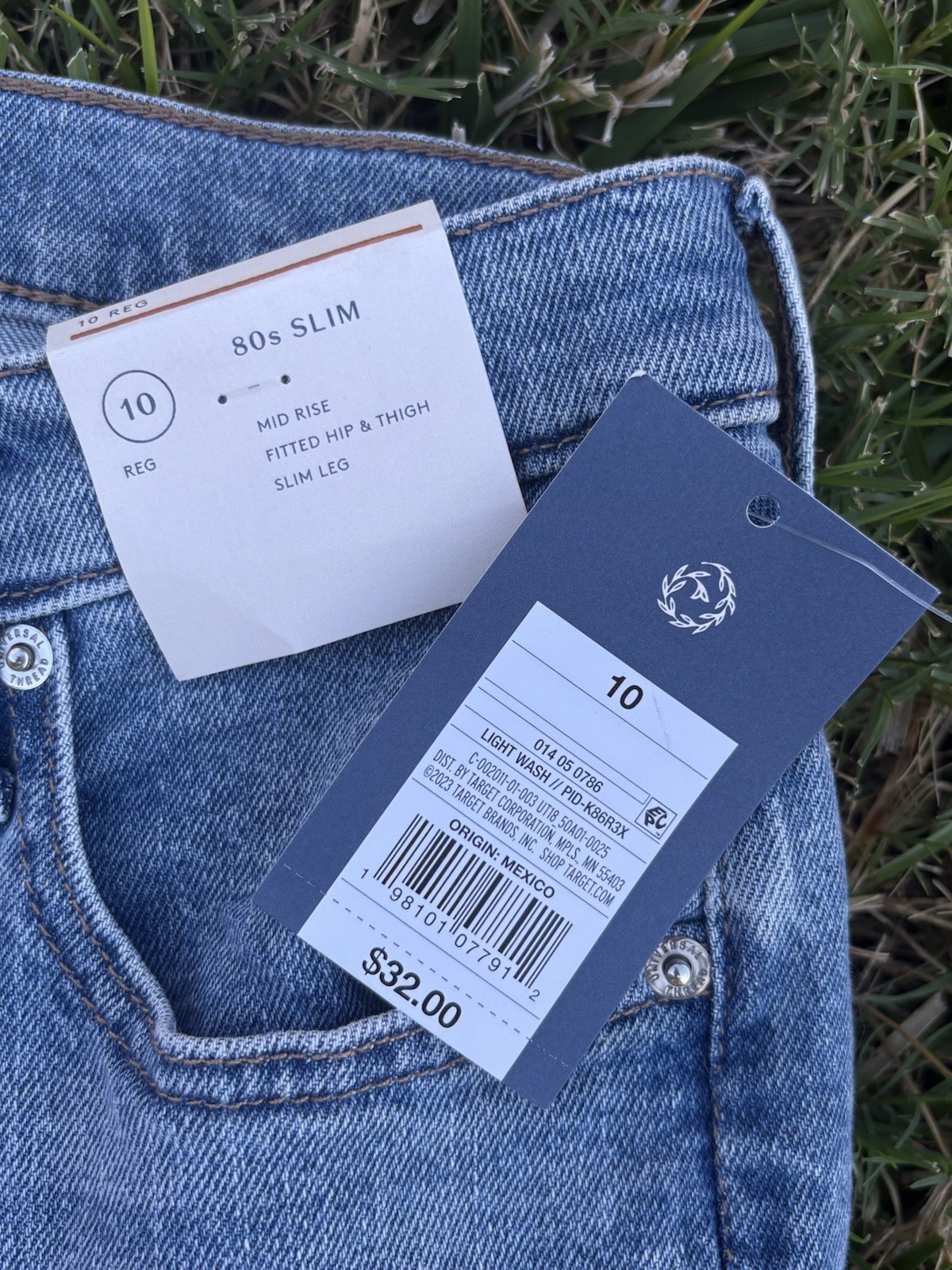 NWT Universal Thread, Button fly, Mid-Rise 80s, Slim leg, Women’s 10 Reg