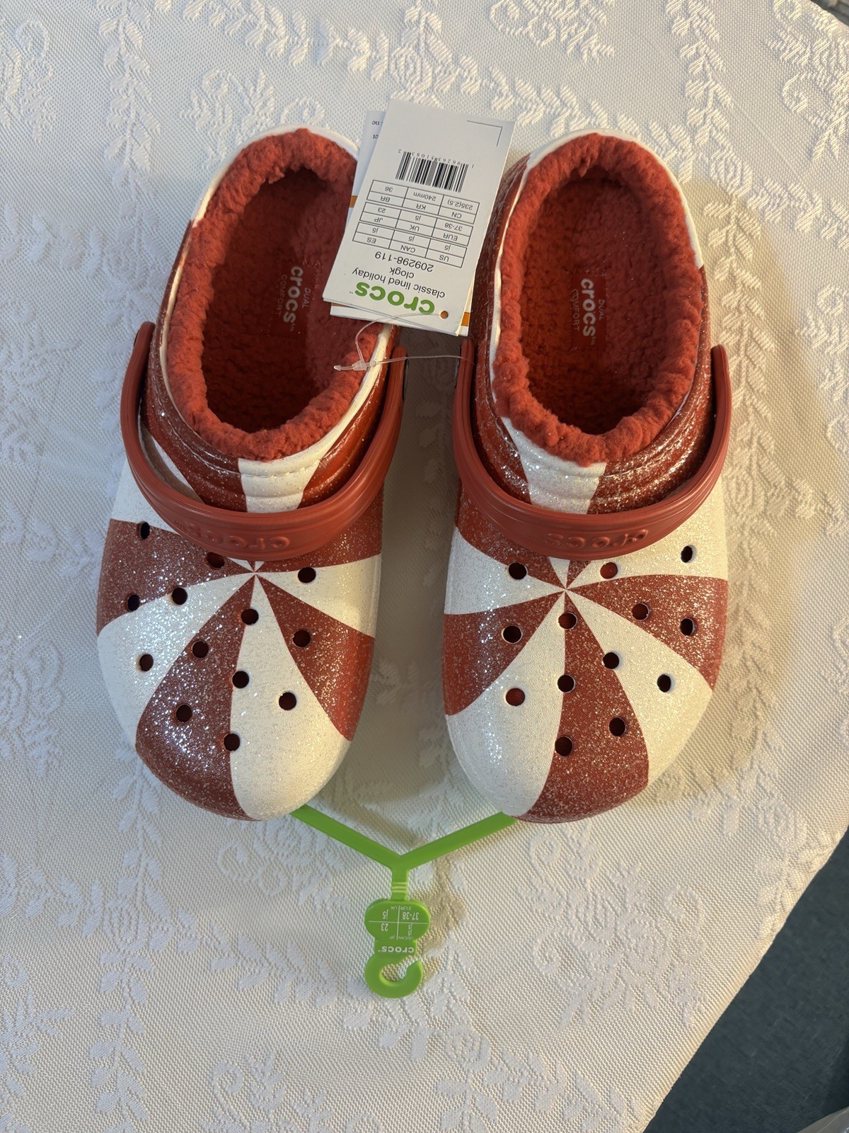 Crocs Classic Lined Holiday Clog White Red Kids J5 New with Tags 209298-119 NWT