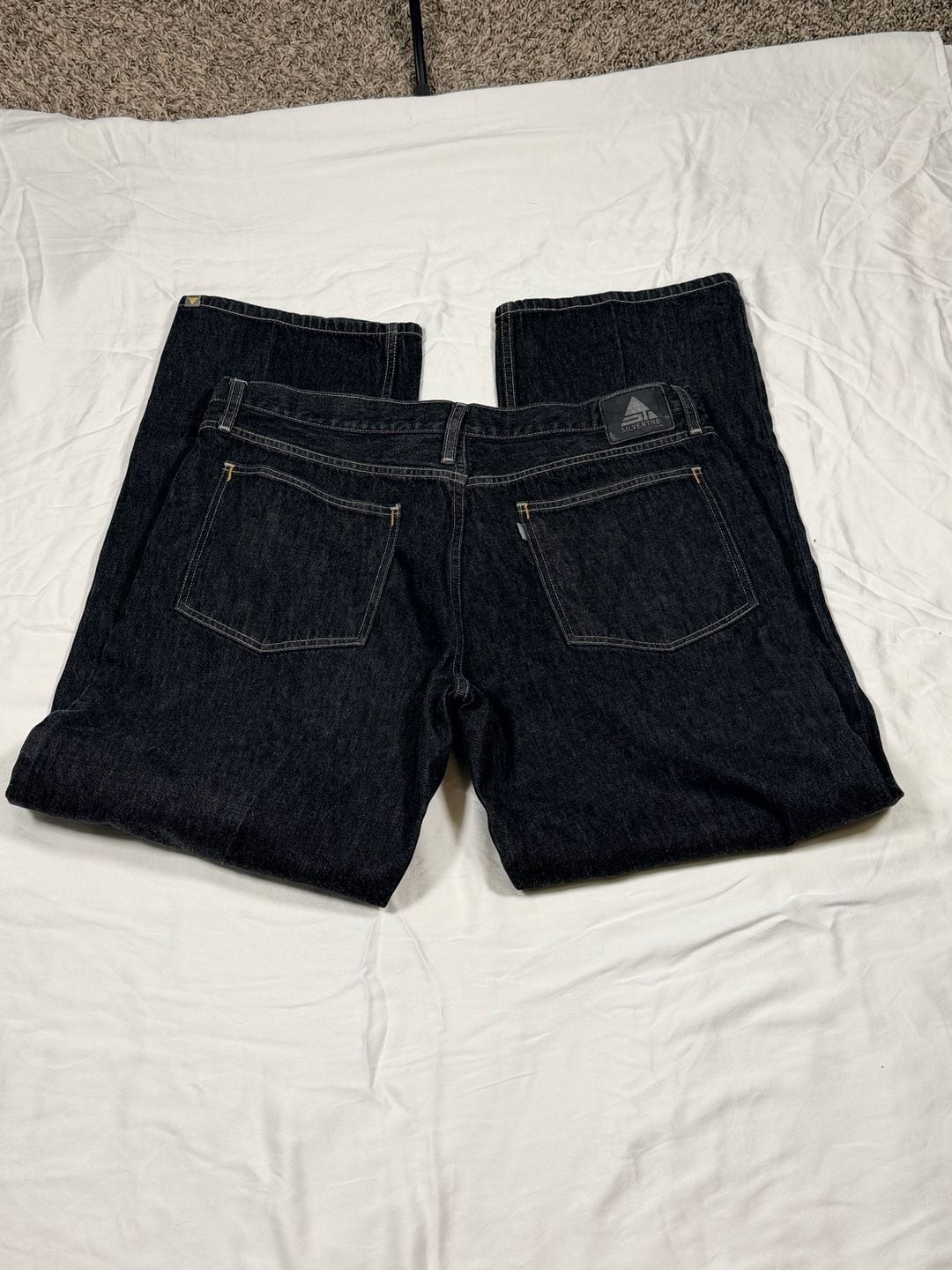 Levi’s SilverTab Loose Fit Dark Wash Denim Jeans Item 0379