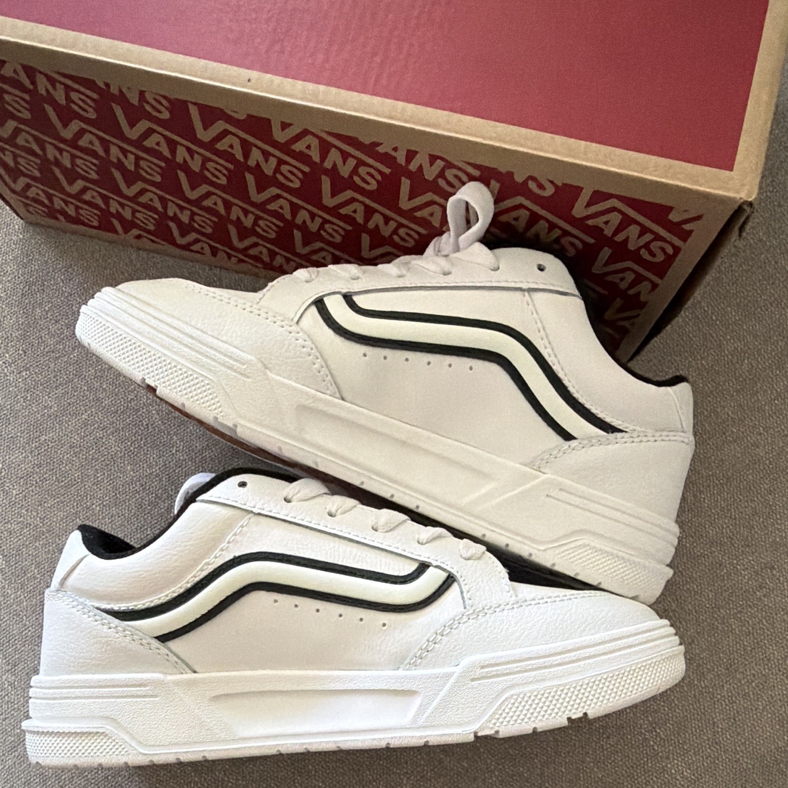 VANS Big Kids Hylane Shoe size 6 chunky white and black skate