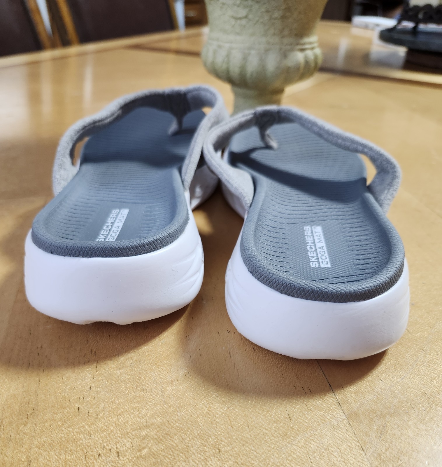 Skechers Flip-Flop Sandals Size 7 $22 Women’s GOGA MAT in Gray Brand New !