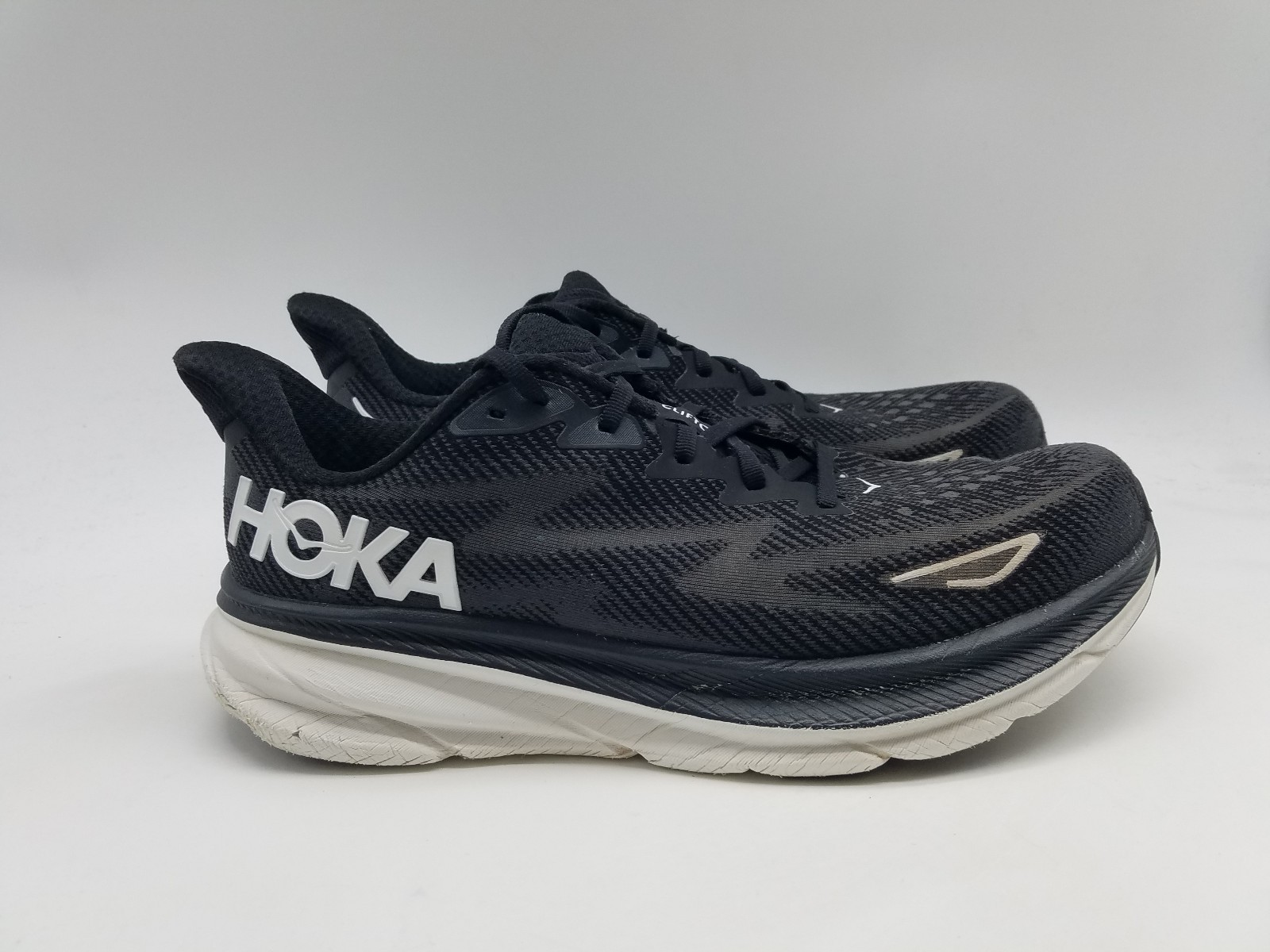 Hoka One One Clifton 9 Men’s Size 11 D (Medium) Running Shoes Black White
