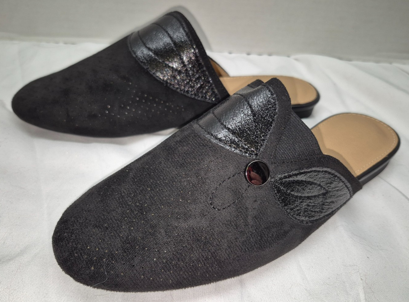 Black Perforated Slip On Closed Toe Mules Women’s Size 39 US 8 NWOB