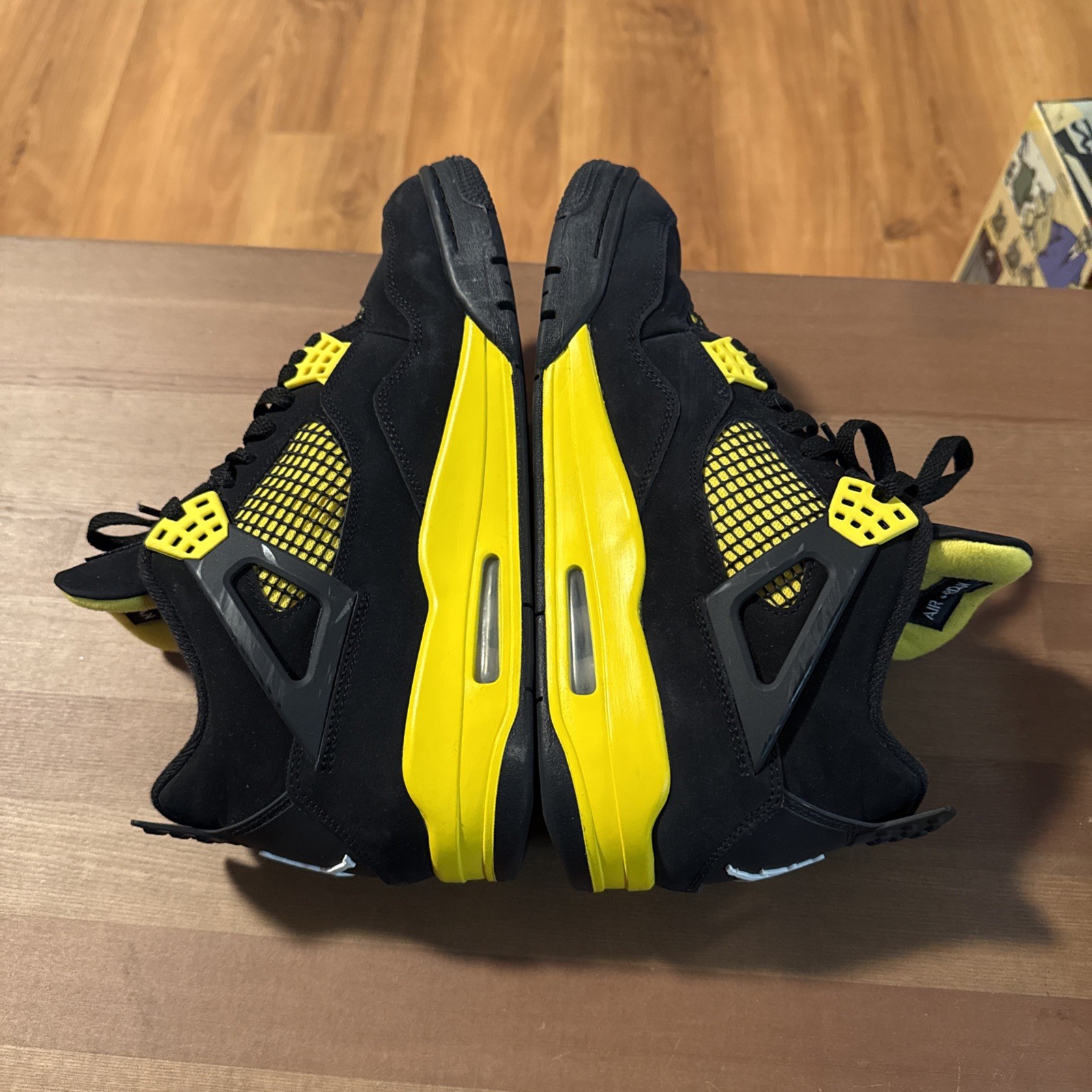 Air Jordan 4 Retro Thunder 2023 Mens Size 10.5 DH6927-017 No Box