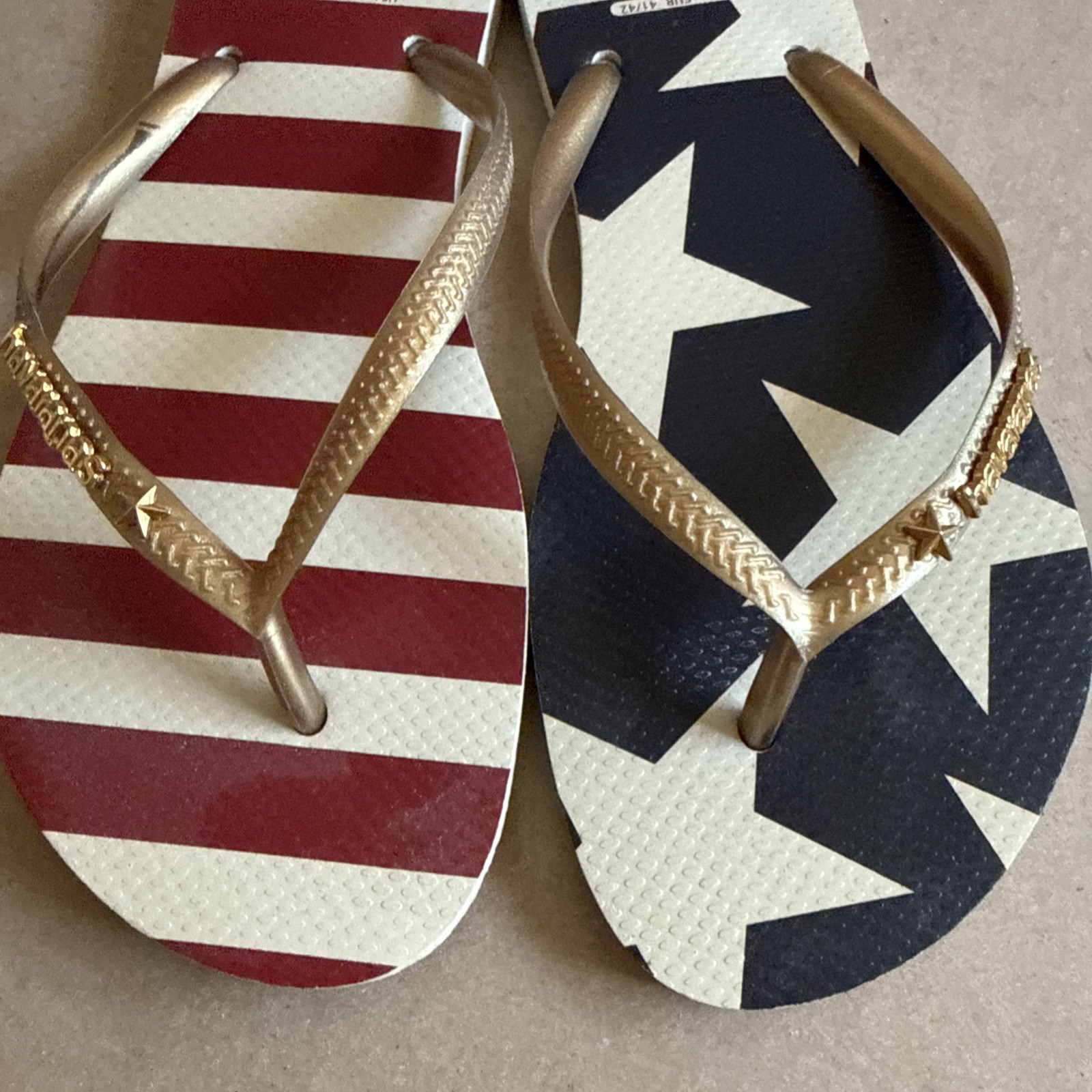 Havaianas Slim US Flag with Gold Straps and Metal Logo 39/40 Preowned Excellent
