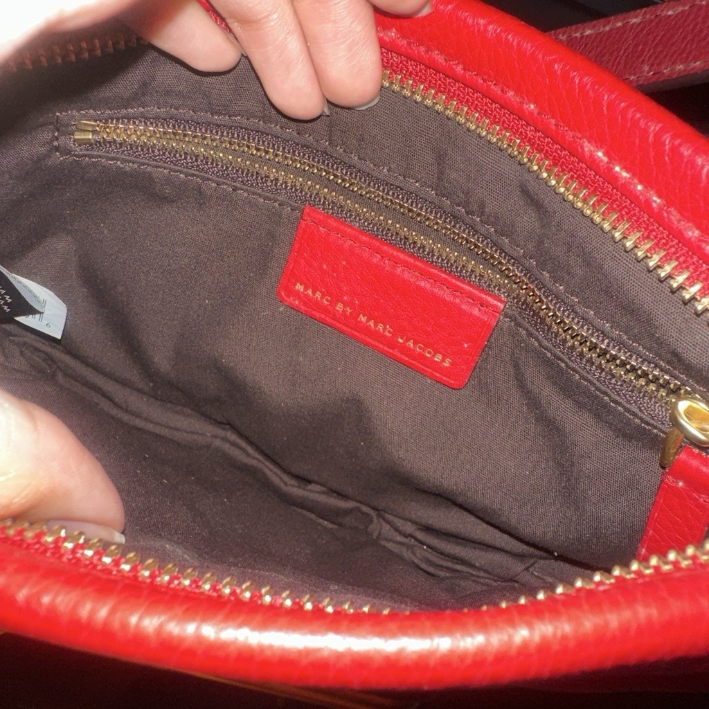 Vintage Marc by Marc Jacobs Small Red Pebbled Crossbody Zip Gold