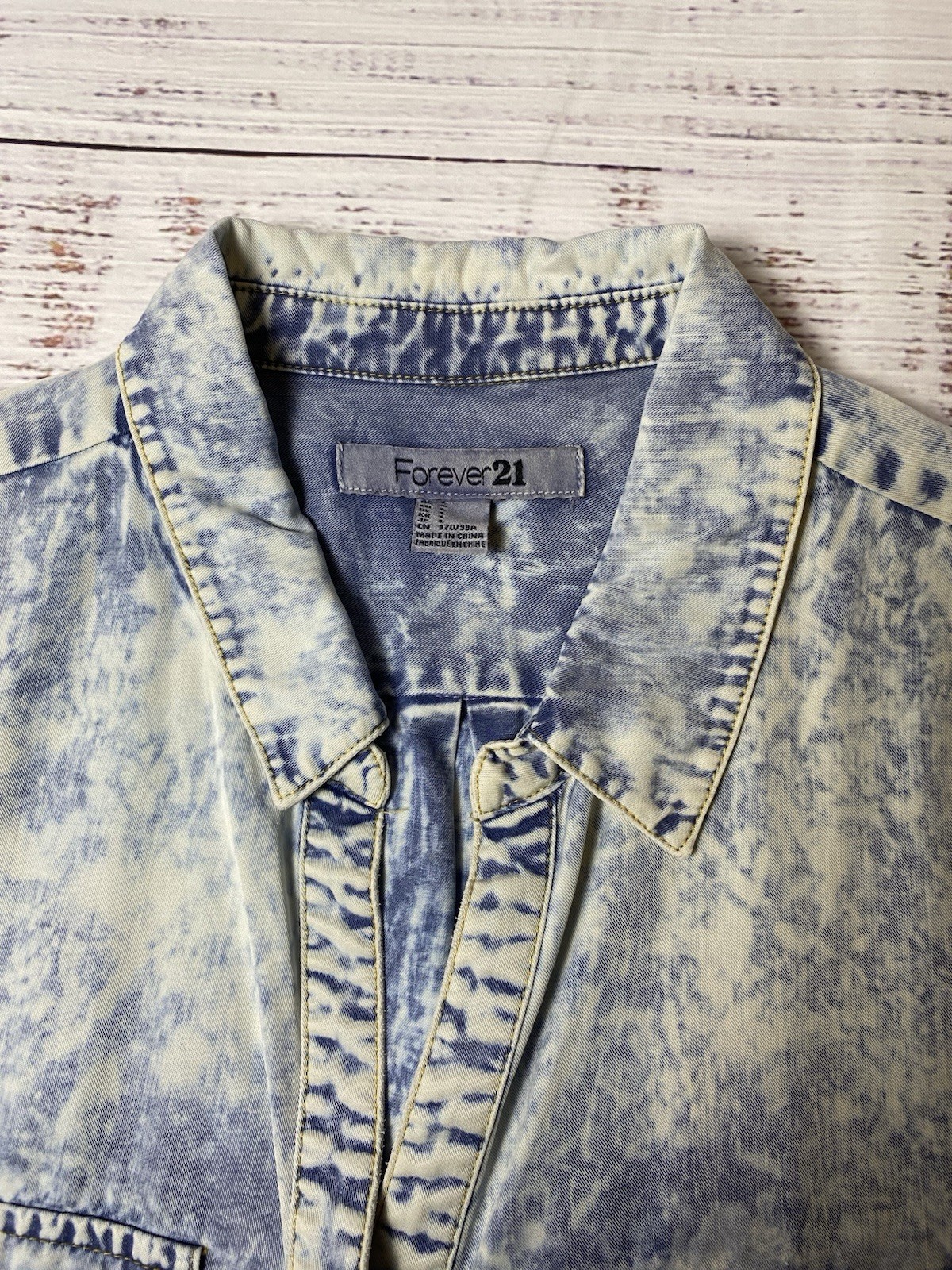 Forever 21 Size M 100% Lyocell Acid Wash Denim Long Sleeve Shirt Pockets