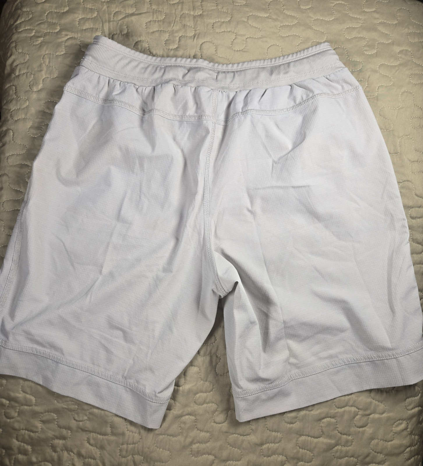 St. John’s Bay Light Gray Mens Bermuda Shorts M Drawstring Elastic Waist Pockets