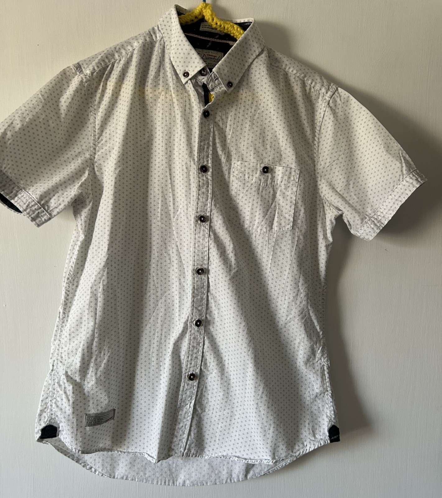Seven Diamonds Men’s white geometric print short sleeve button up shirt size M