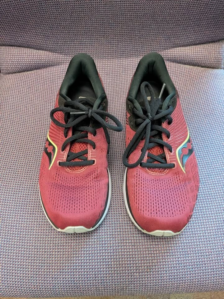 Saucony Ride 14 Men’s Size 9.5 Burgundy Red Running Shoes S20654-30 Good Cond