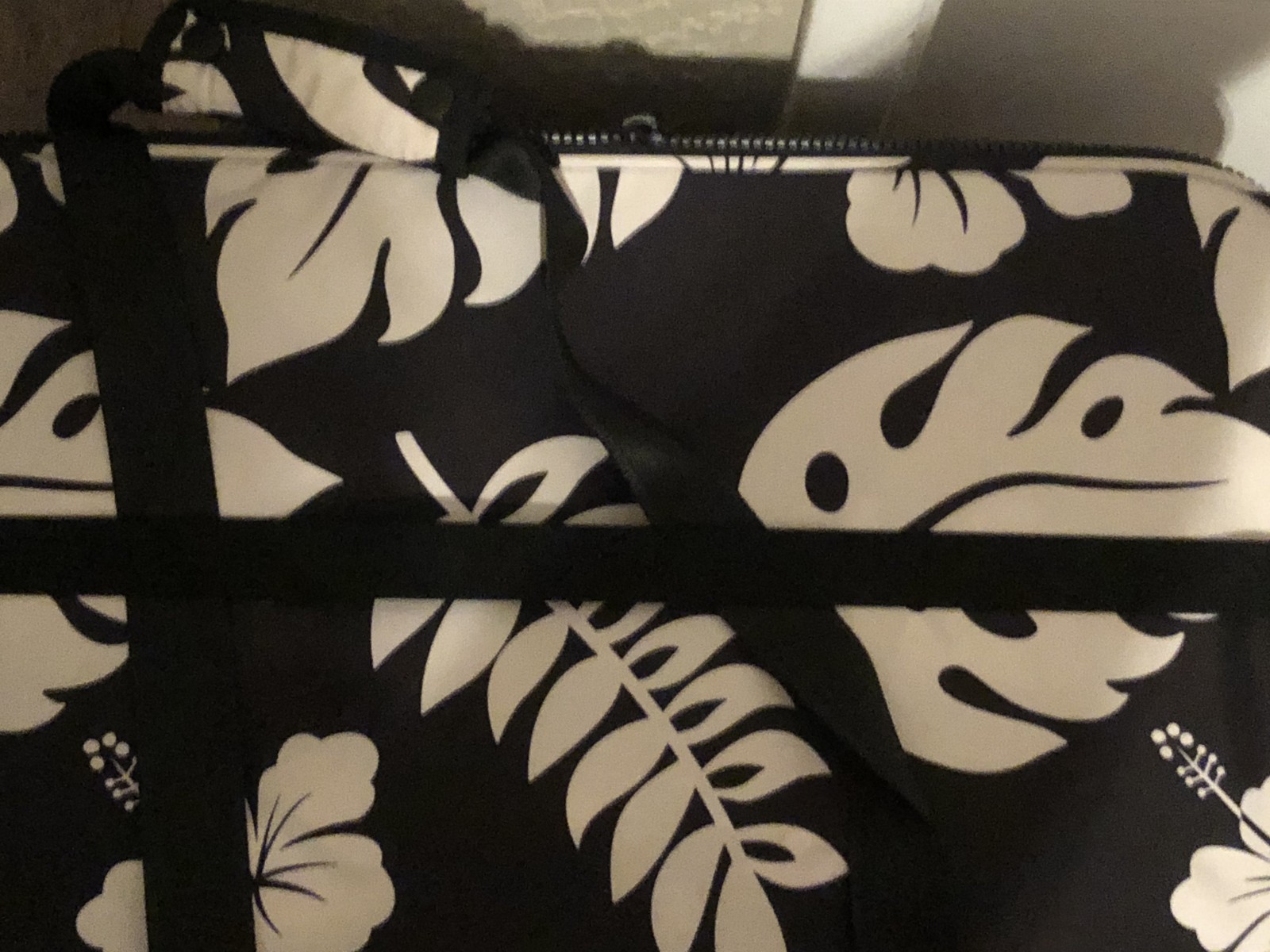 Aloha Clevermade Collapsible Beach Tote Black/White Floral, New