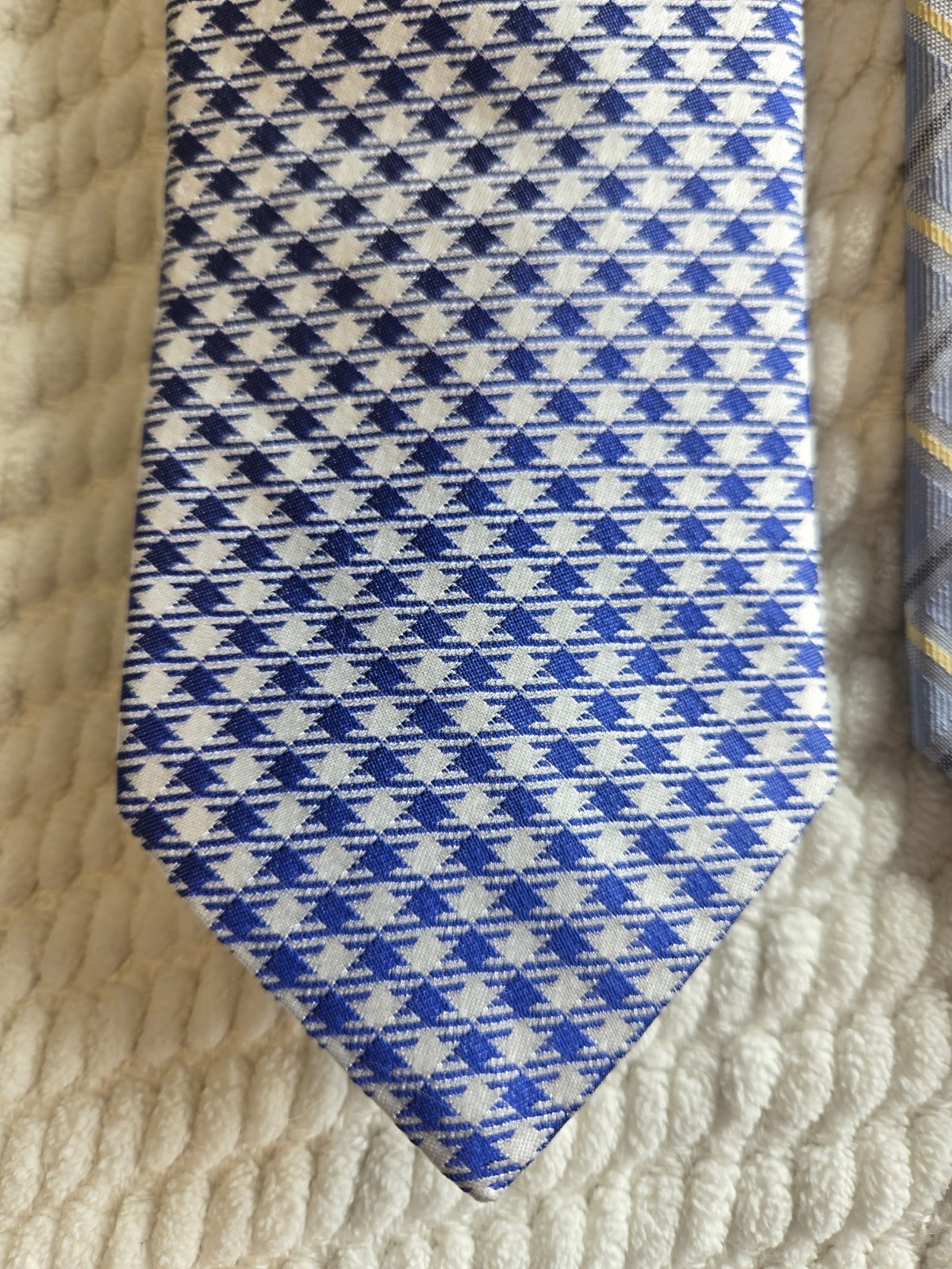VGUC Hart Schaffner Marx 100% Silk Tie Bundle (Qty 2) 60 Inch Length 3.25 Width
