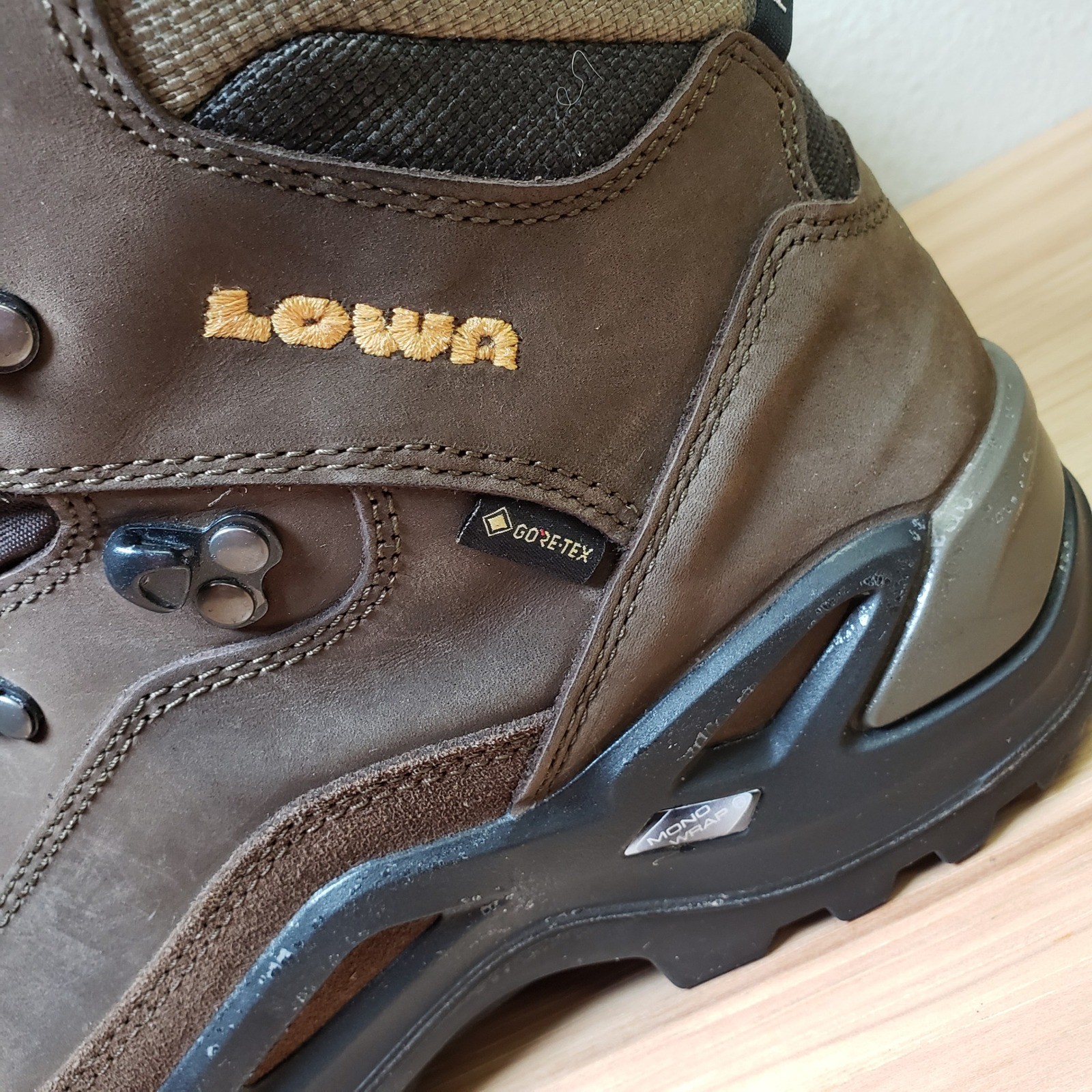 Lowa Renegade GTX Mid Hiking Boots Brown Leather All Terrain Men’s Size 9.5