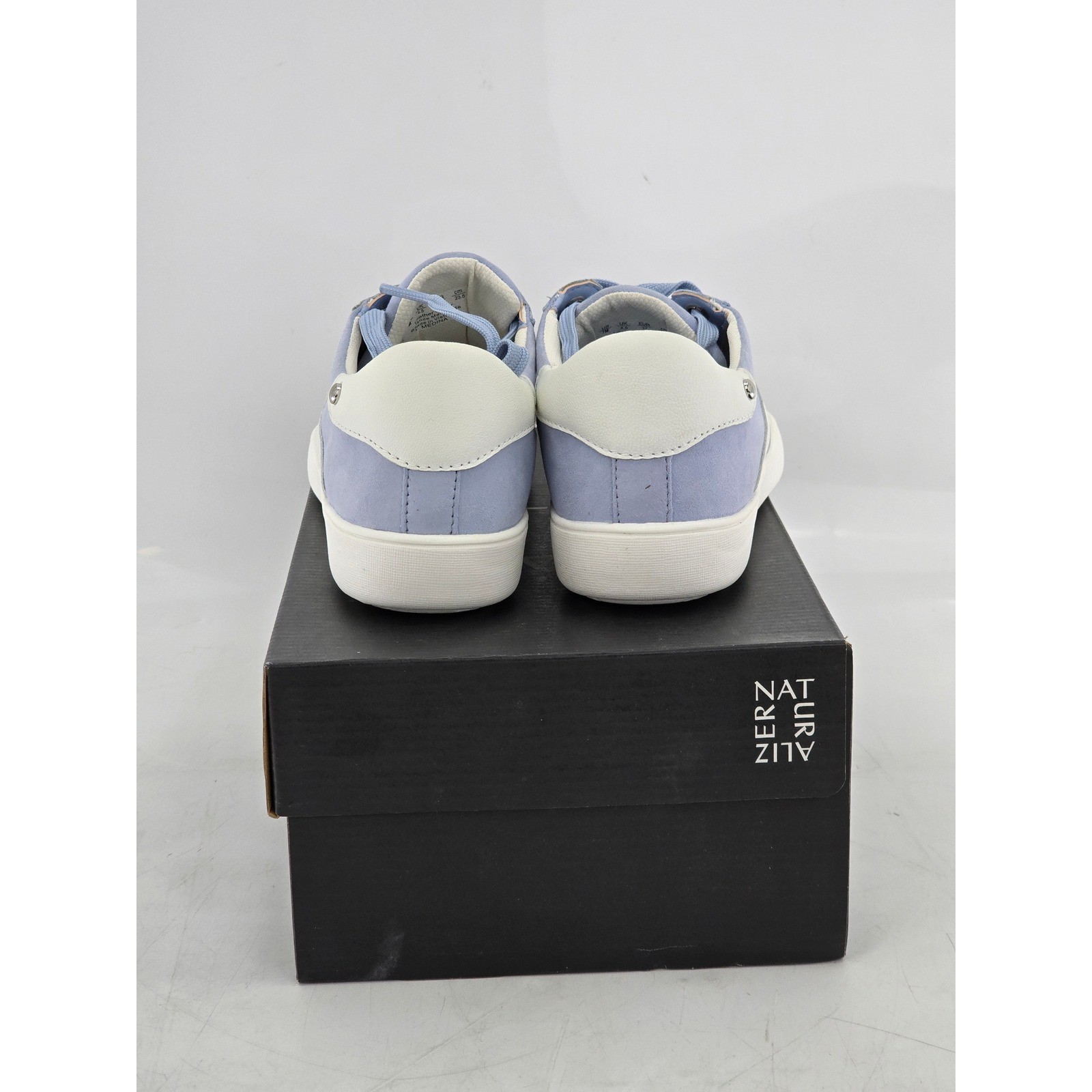 Naturalizer Medina Sneakers Womens Size 7 Ice Blue White Suede Leather – New