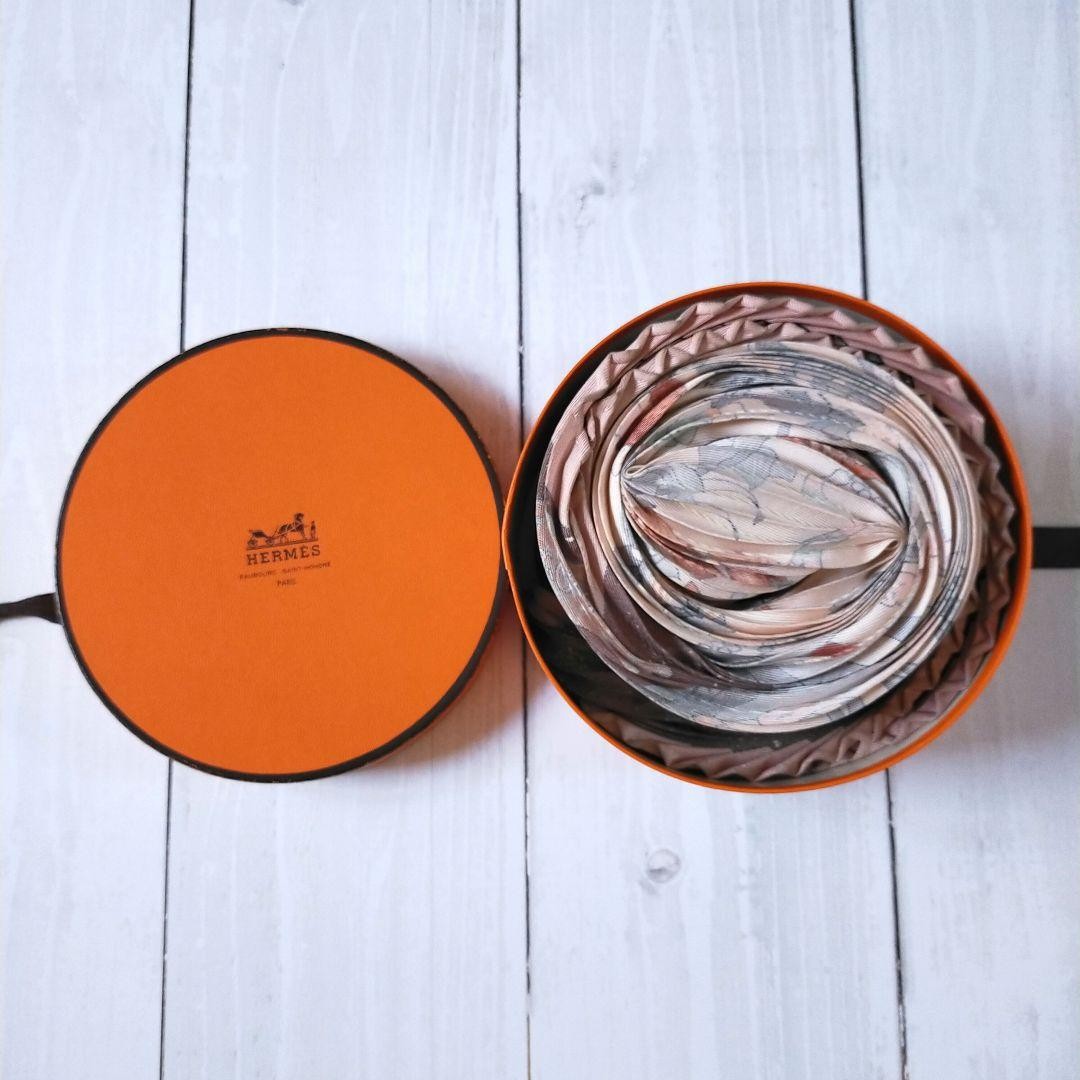 Used Comes with box HERMES Carre Pliss – Oriental Stones and