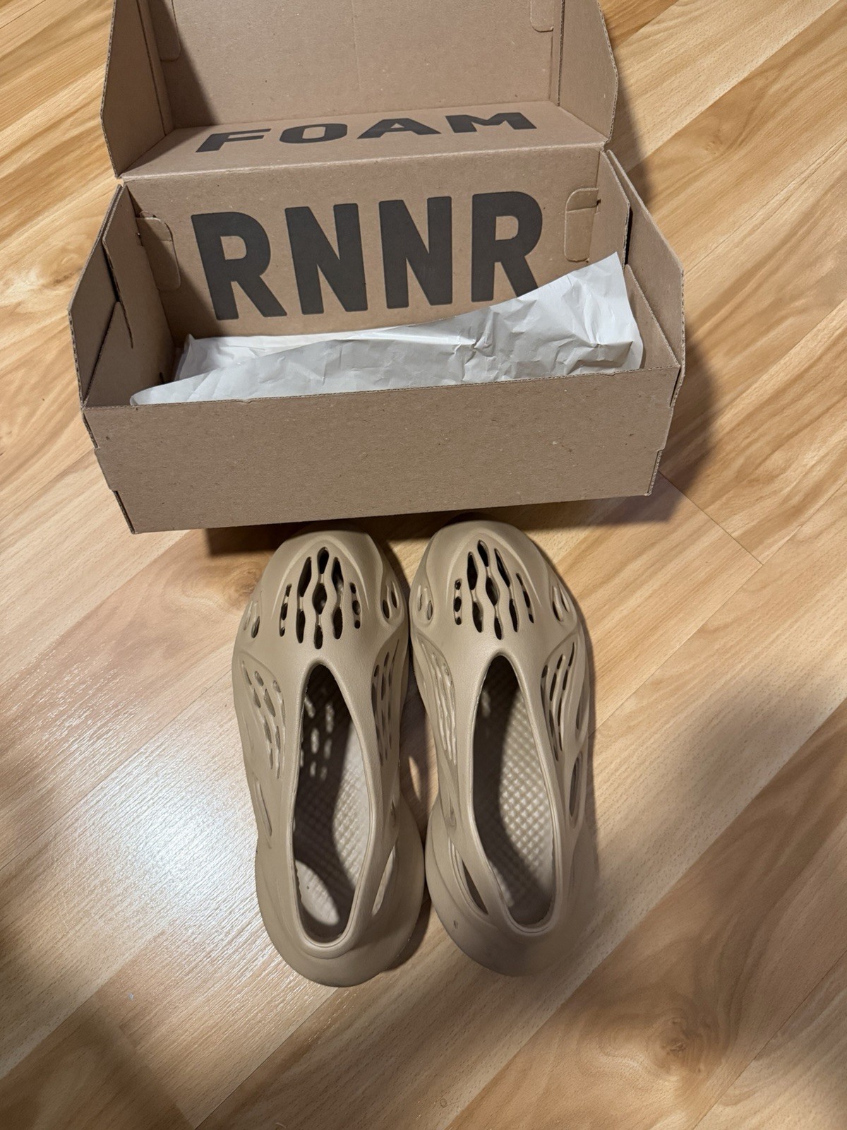 Yeezy Foam Runners Men’s Sand