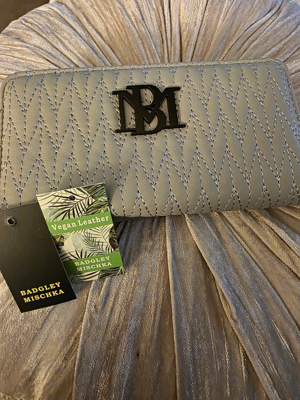 Badgley Mischka Gray Solid Quilted Zip-Around Logo Zipper Credit Card Wallet