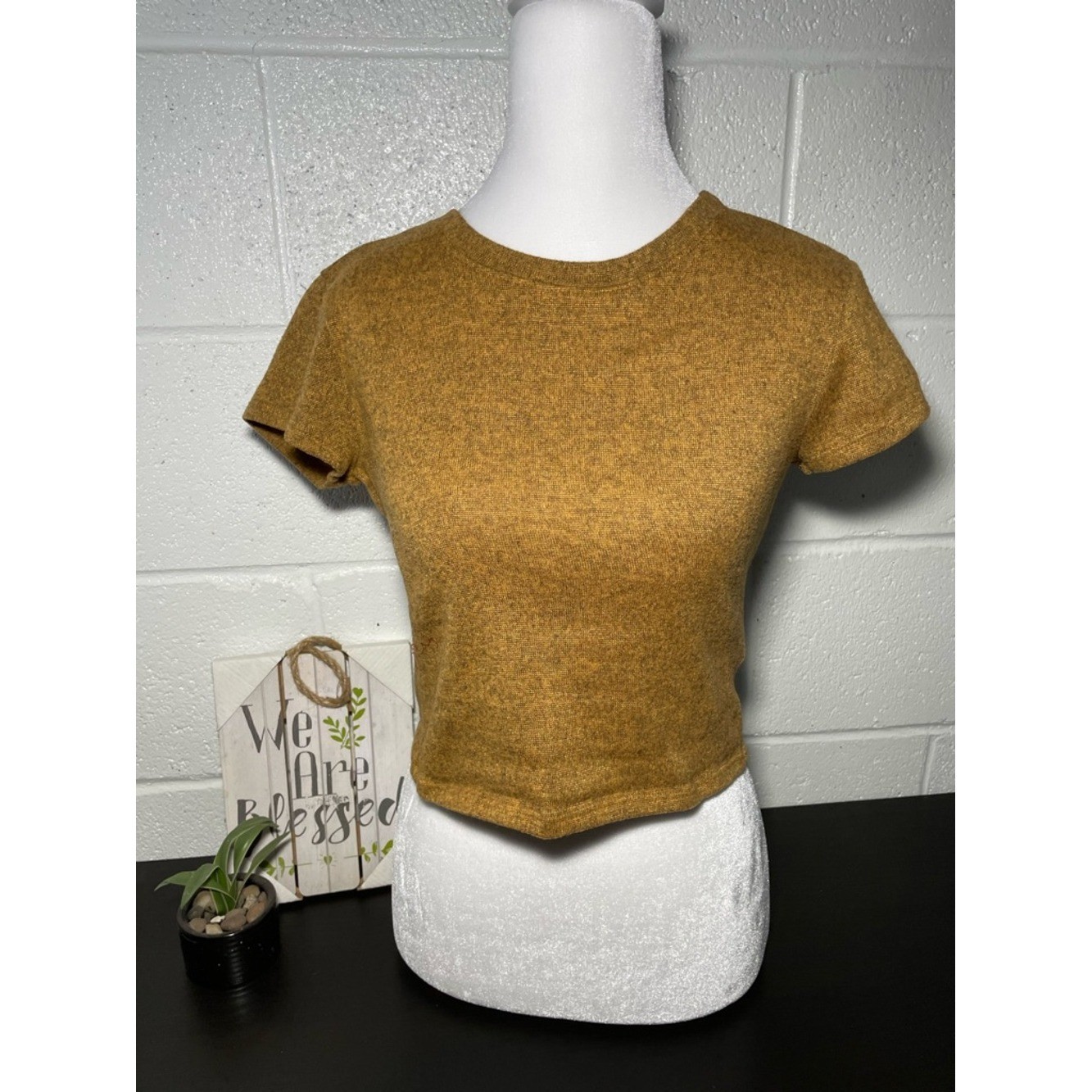 Forever 21 Mustard Cropped Tee – Short Sleeve