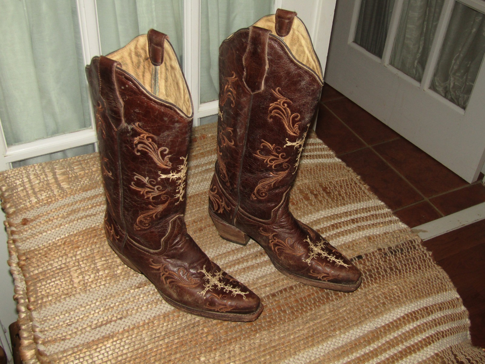 Circle G L5039 Chocolate Leather Snip Toe Embroidered Cross Boots Women’s 6 M