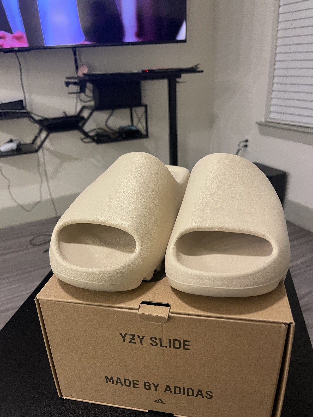 adidas Yeezy Slide Bone (2022/2023 Restock) FZ5897 Used