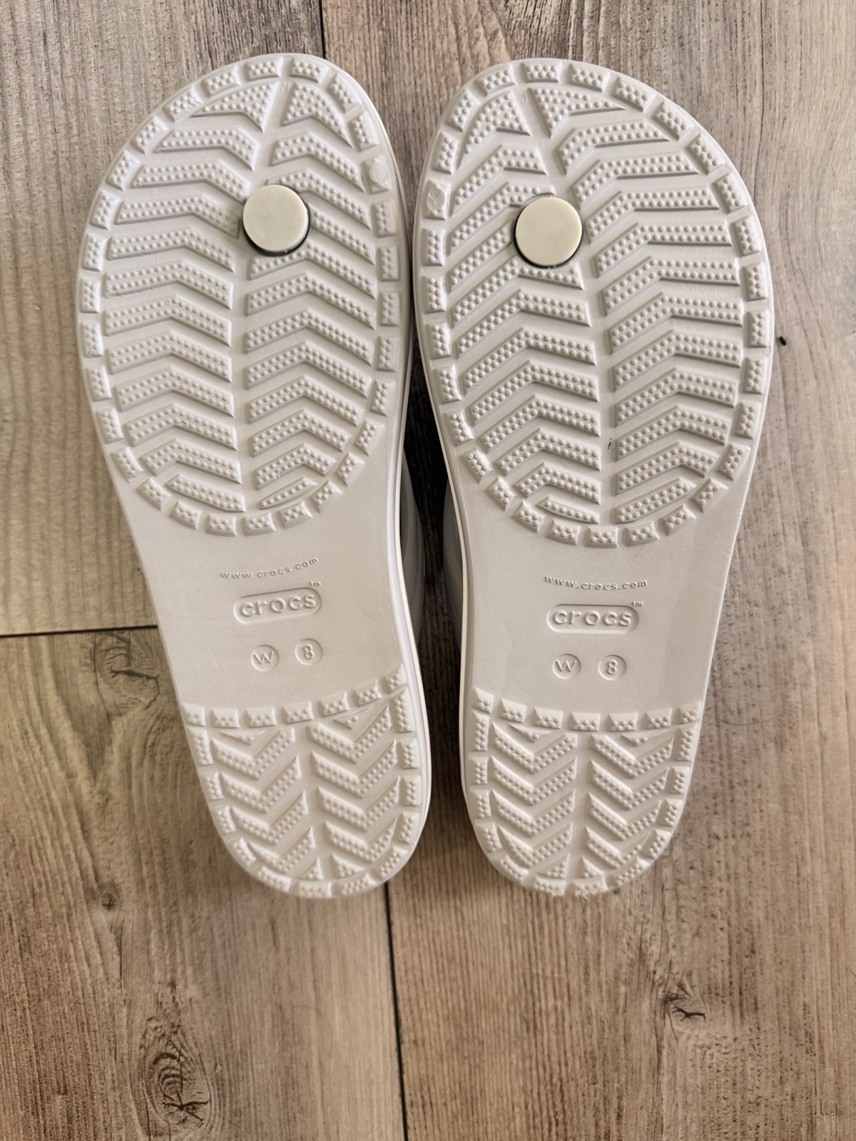 NWT White Crocs Flip Flops Size 8 Women’s