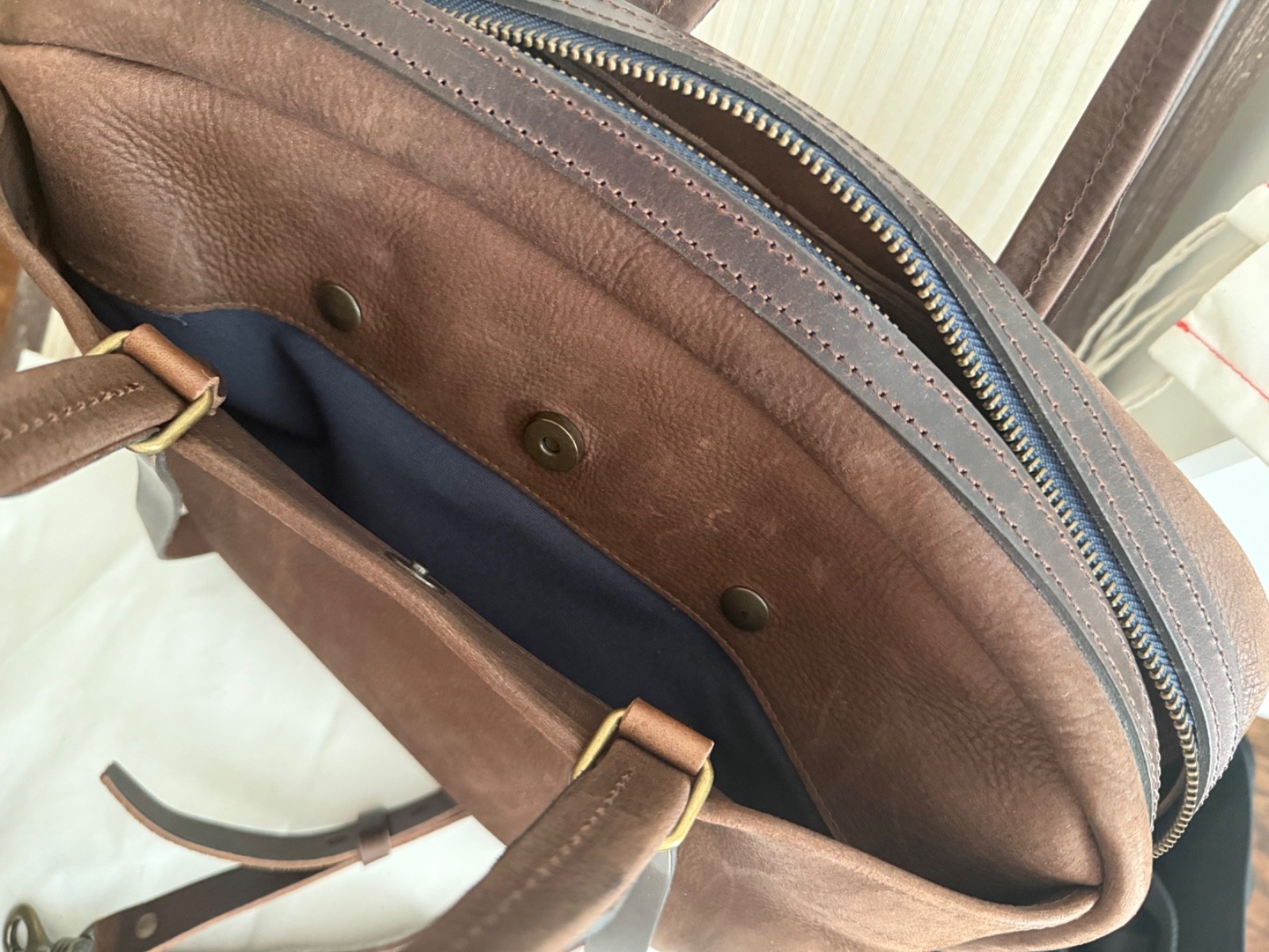 BLEU DE CHAUFFE NEW REPORT BUSINESS BAG COFFEE / WAXED STONEWASHED LEATHER