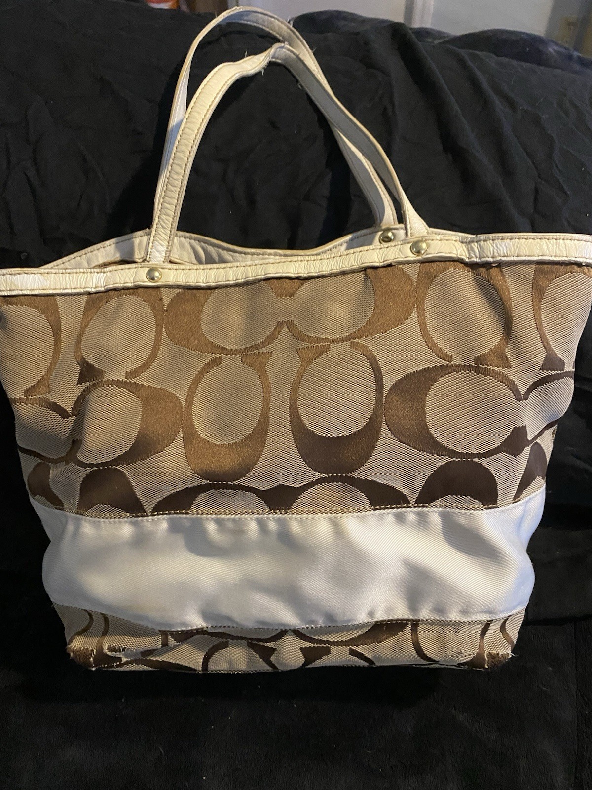 Coach Signature Tote Beige Brown White Zip Top Lined Pockets Gold Hardware