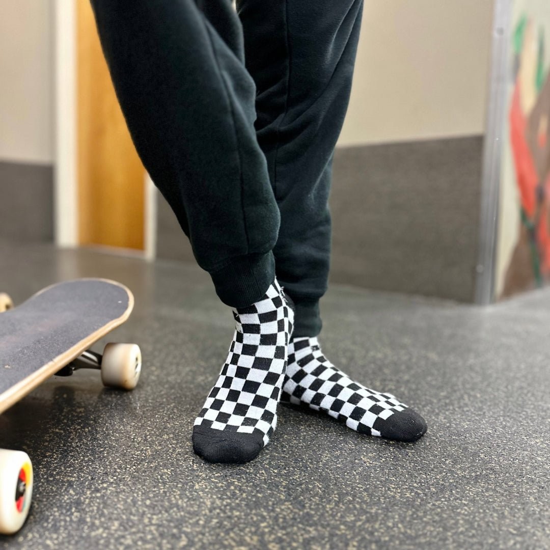Black & White Checkered Socks (Adult Large – Men’s Shoe Sizes 8-12)