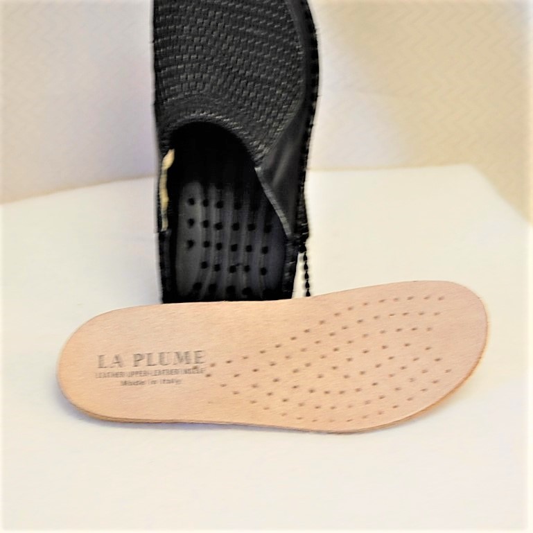 La Plume Flex Women’s Black Stretch/Leather clog with removable insole fits full