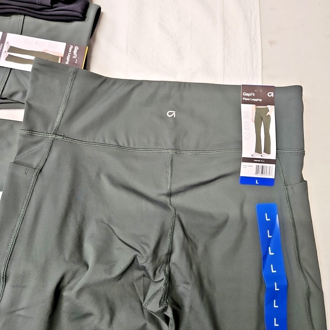 GapFit Women’s Flare Legging. Black or Green XS, S, M, L or XL NWT