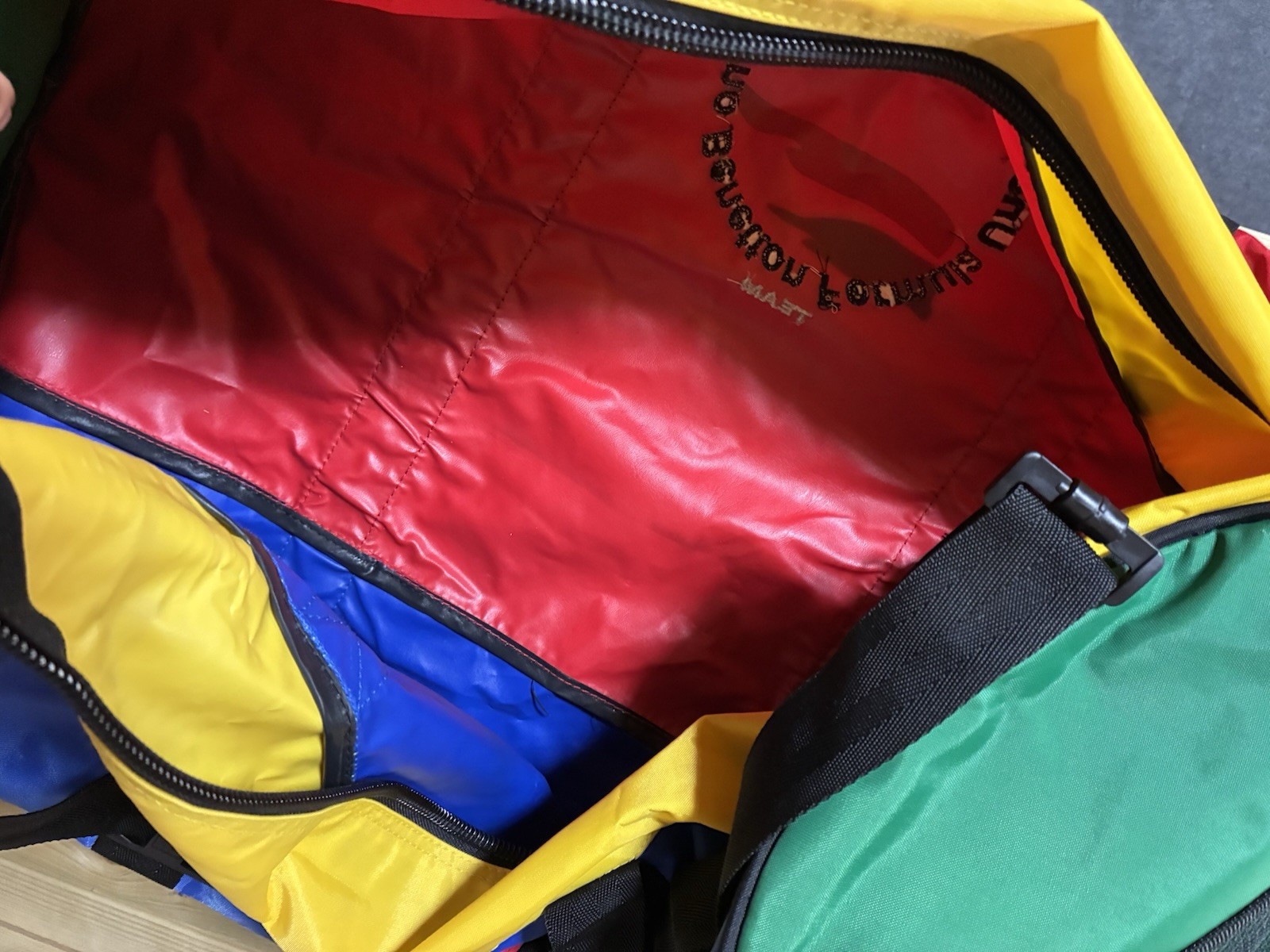 Benetton Formula 1 Racing Team Mobil Duffel Bag Vintage Size 24.8 x 13 x 12.6 in