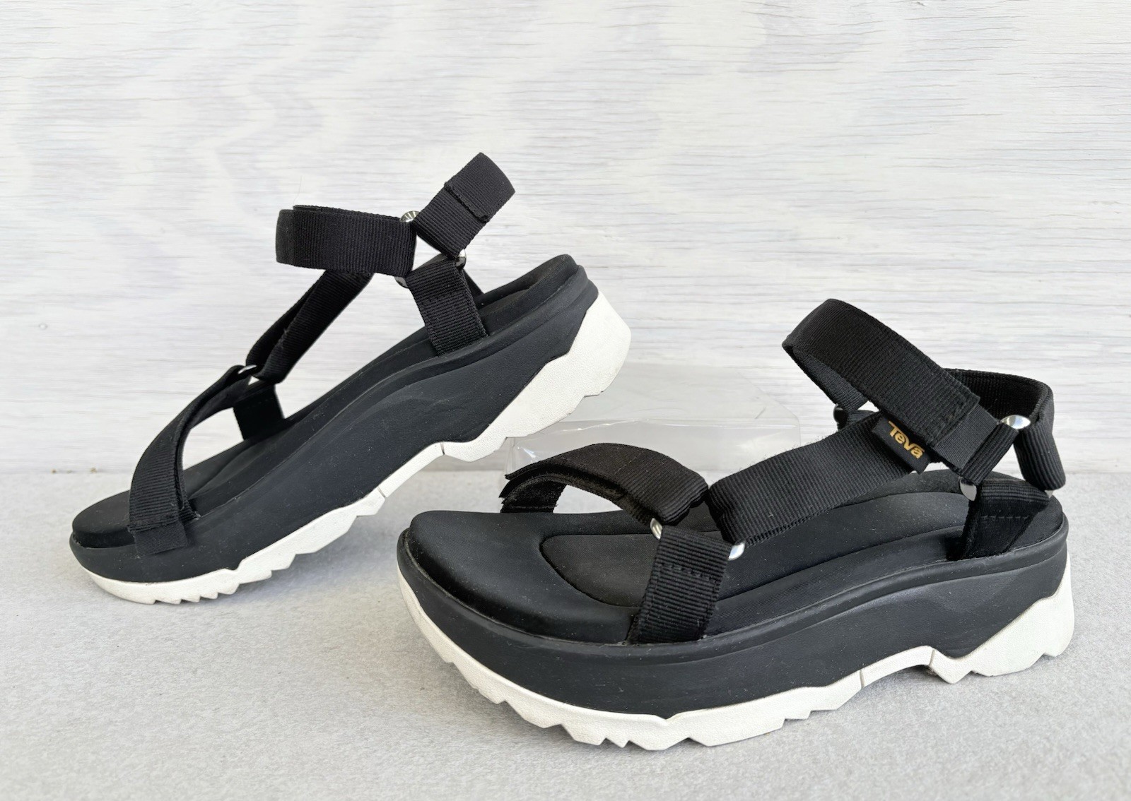 Teva Women’s Jadito Adjustable Black & White Strappy Platform Sandals Size 8