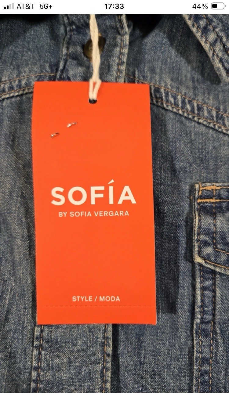 Sofia by Sofia Vergara long-sleeve light wash denim western-style shirt XL