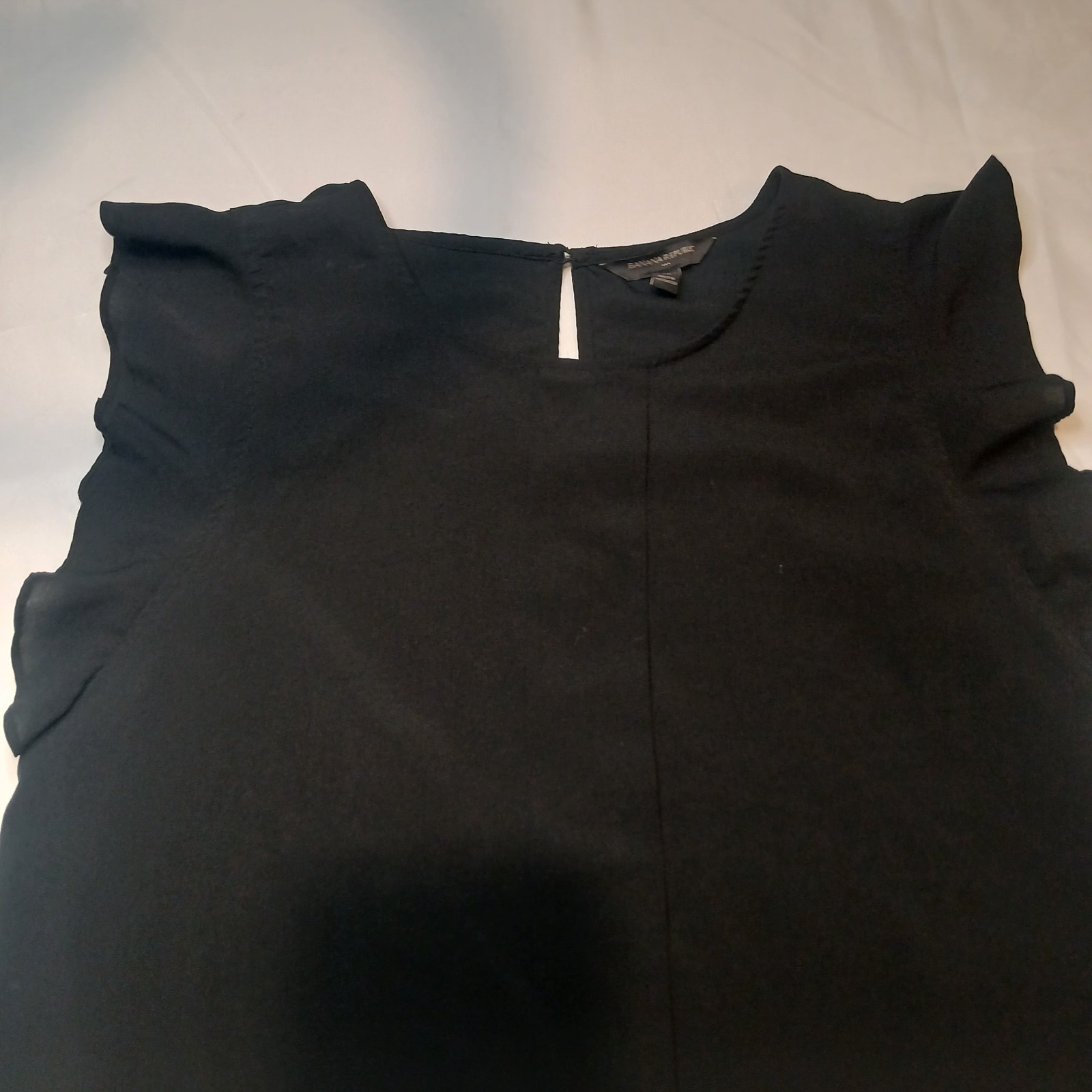 Banana Republic black medium sleeveless ruffle top corporate summer size medium