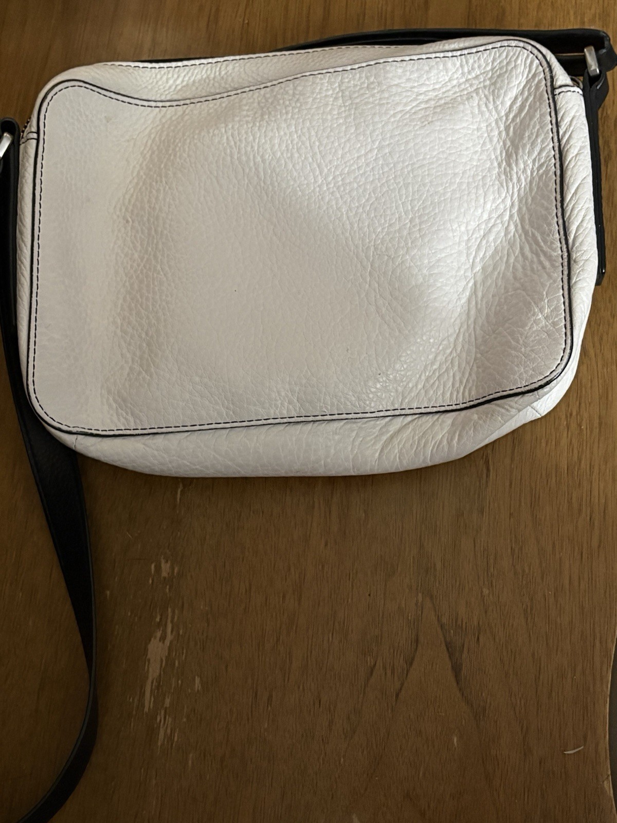 Clean Fossil White Leather Crossbody Purse with Push Lock Pockets