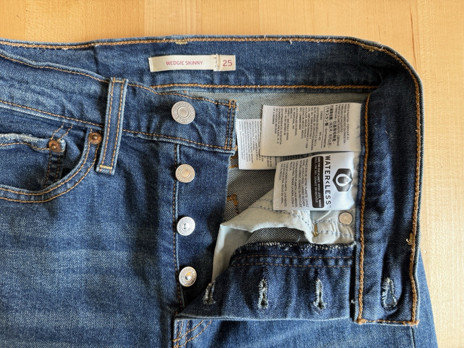 Levi’s Wedgie Skinny Raw Cut Hem Jeans in Wedgie From The Block Size 25