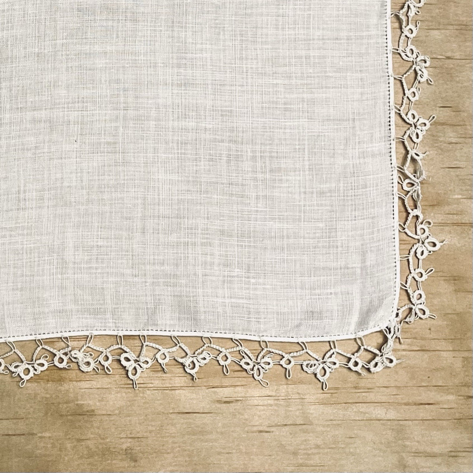 VTG Hankie White Linen Intricate Tatted Lace Crochet Cut-Out Corner 12×12″
