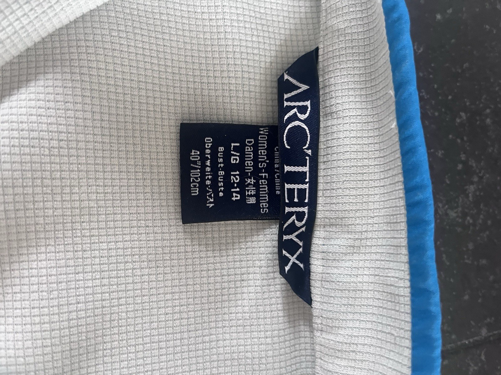 Arc’teryx Women’s Blue Softshell Track Jacket Full Zip Zipped Pockets L