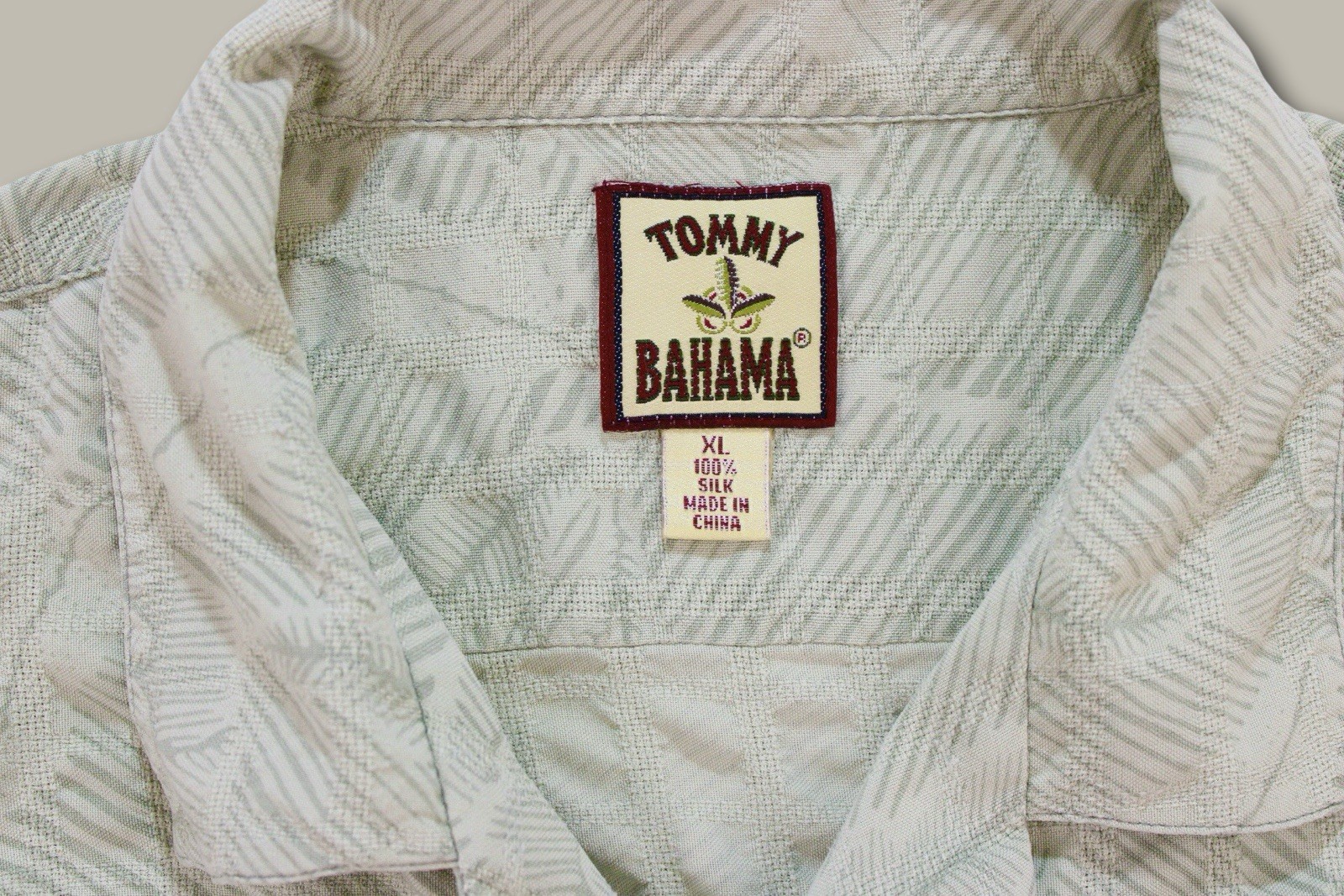 Tommy Bahama 100% Silk Camp Shirt XL Tonal Floral Jacquard Coconut Button Resort