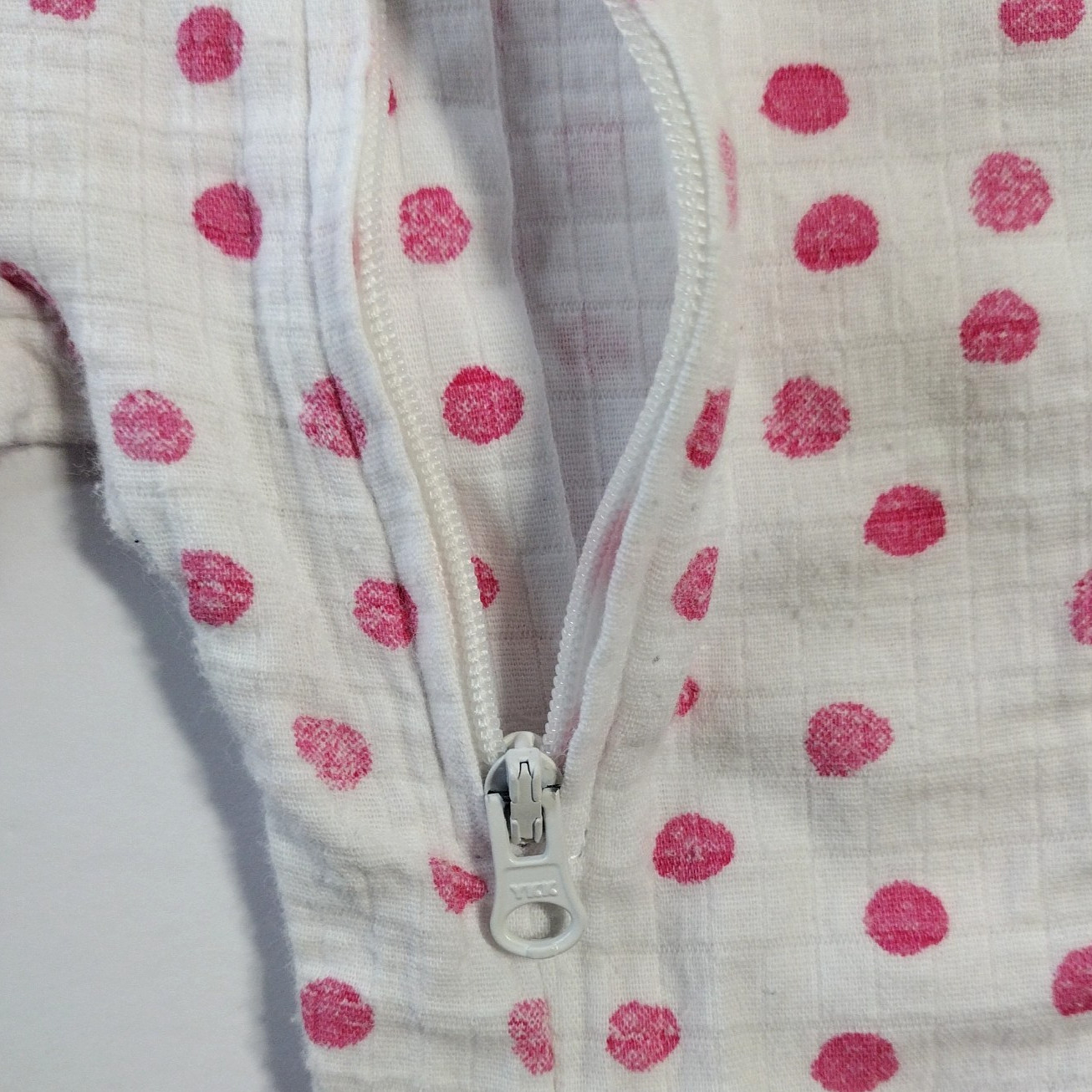 KeaBabies Soothe Zippy Swaddle Wrap 0-3M & Aden Girls Footed Sleeper 0-3M Pink