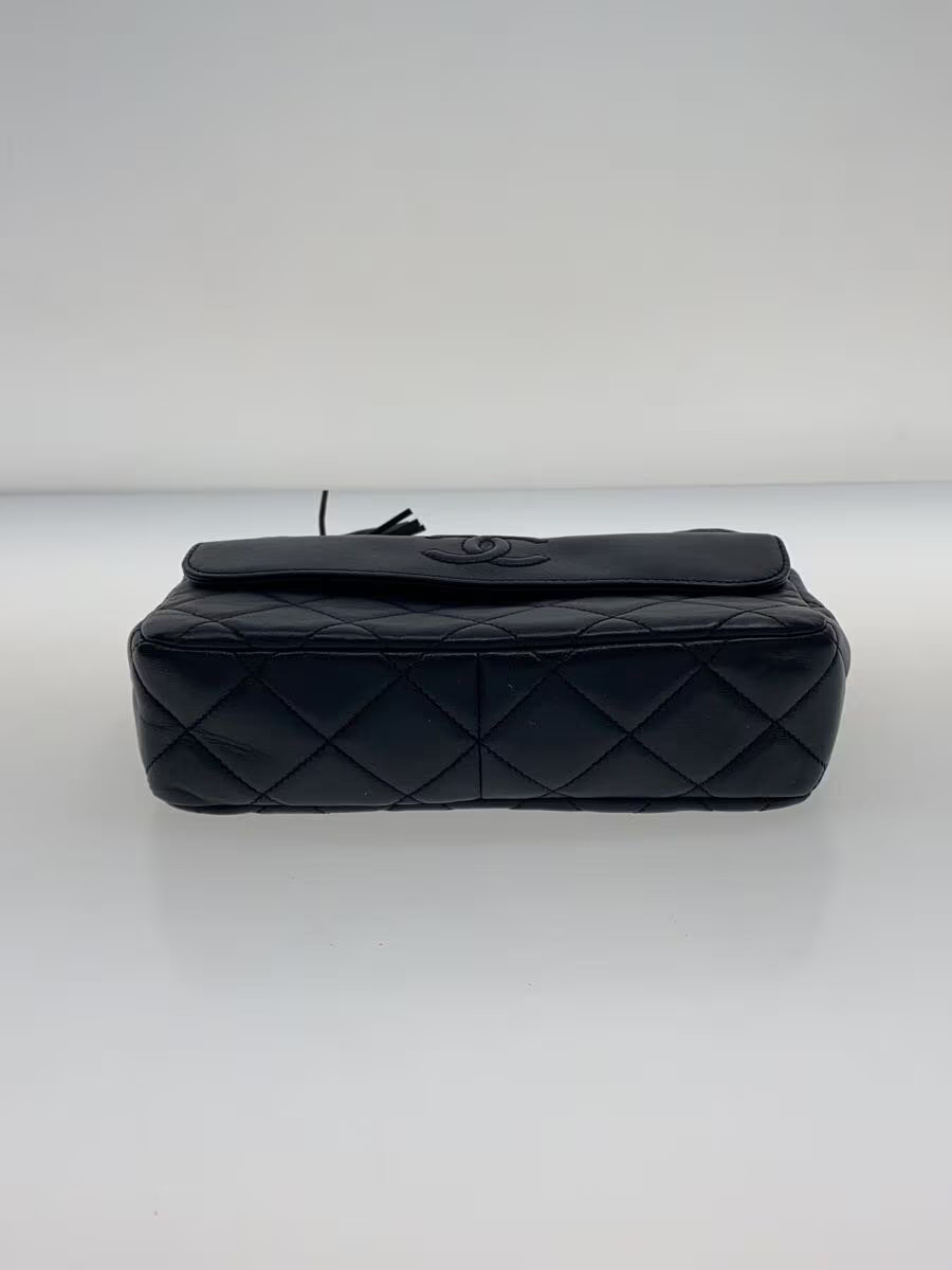 CHANEL Matlass Fringe Chain Shoulder Bag Scuffs Minor Scratches Shoulder Bag Lea