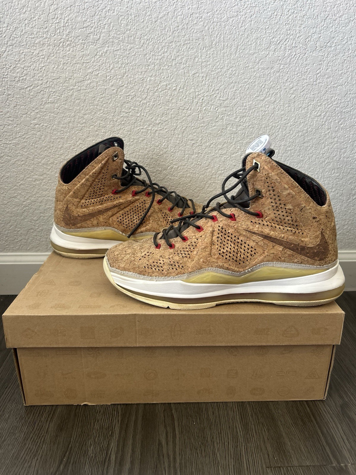 Nike LeBron 10 X EXT QS Cork 580890-200 Mens size 9.5 With Rep Box