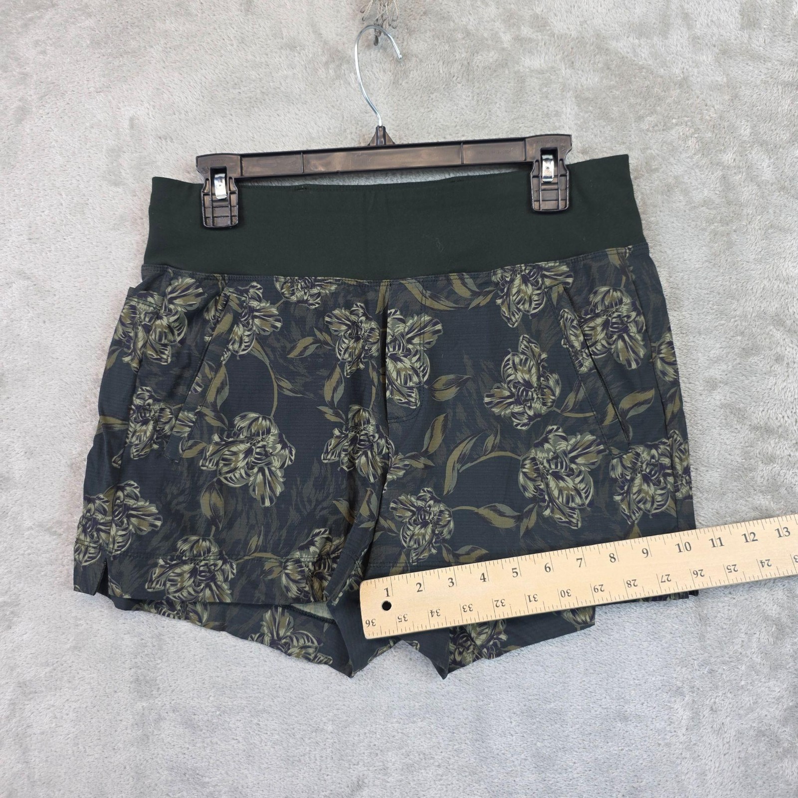 Athleta Shorts Womens 10 Green Trekkie North Printed 3.5 In Hiking Zip Pocket